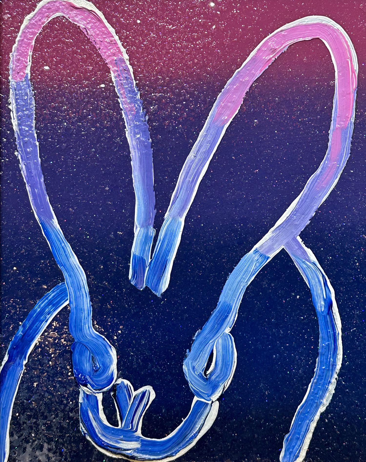 „Rover“ Mehrfarbiger Hase auf Ombre-Diamantstaub Rosa & Blauer Hintergrund gerahmt – Painting von Hunt Slonem