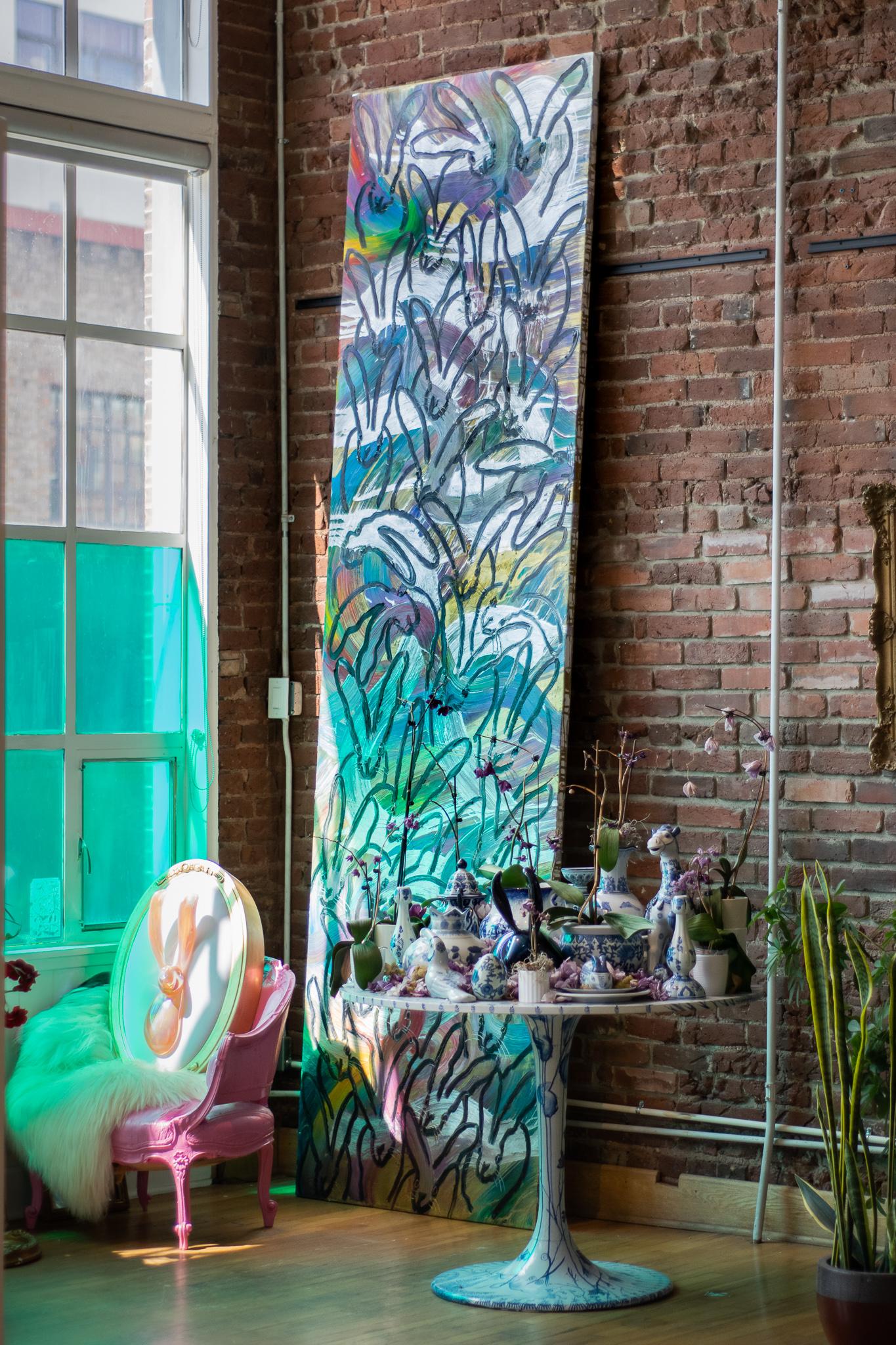 Großes Totem Tuesday – Painting von Hunt Slonem