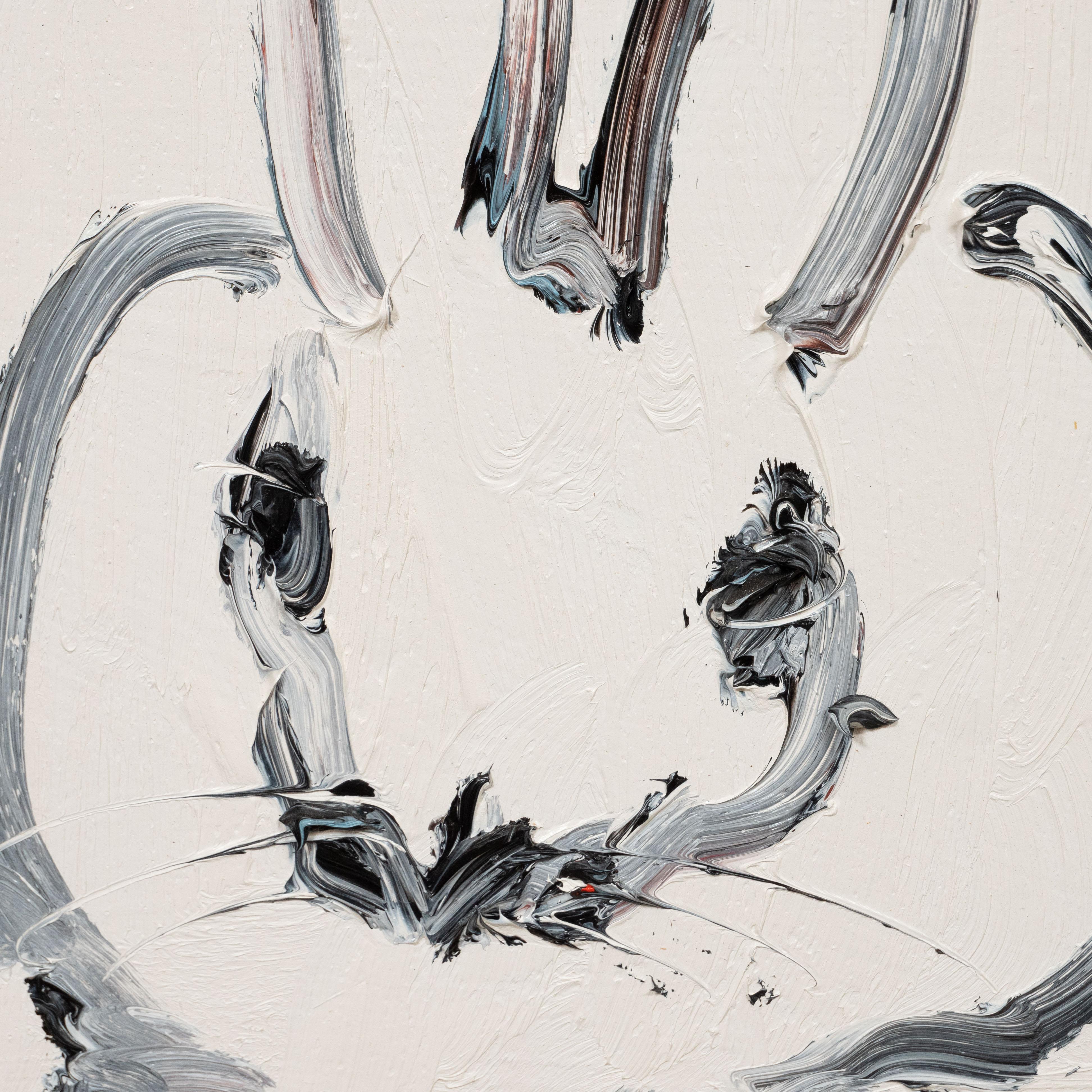 Questo quadro stravagante e sofisticato è stato realizzato dallo stimato pittore contemporaneo Hunt Slonem nel 2016. Presenta un coniglio stilizzato di profilo, reso con pennellate sciolte ed espressive in bianco e nero. Audace, grafico e