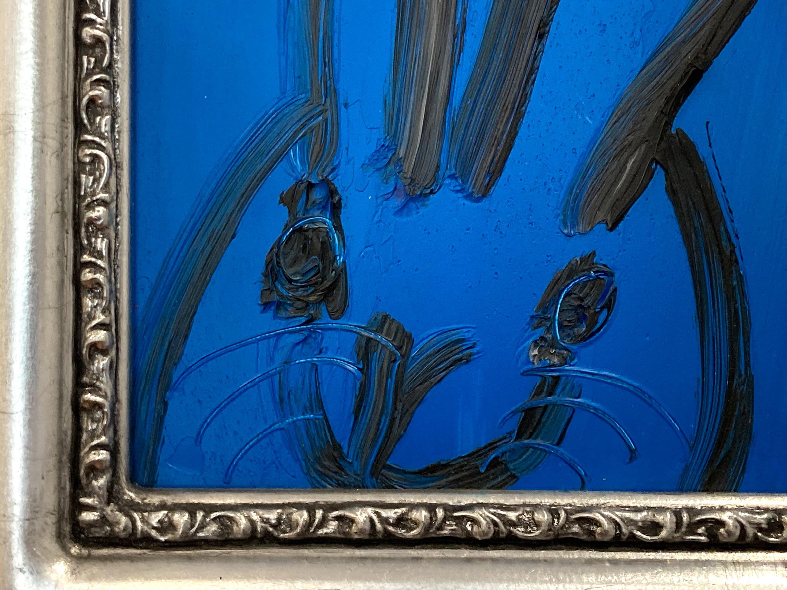 Untitled Schwarzer Hase auf ägyptisch blauem Hintergrund Ölgemälde auf Holz Gerahmt (Beige), Abstract Painting, von Hunt Slonem