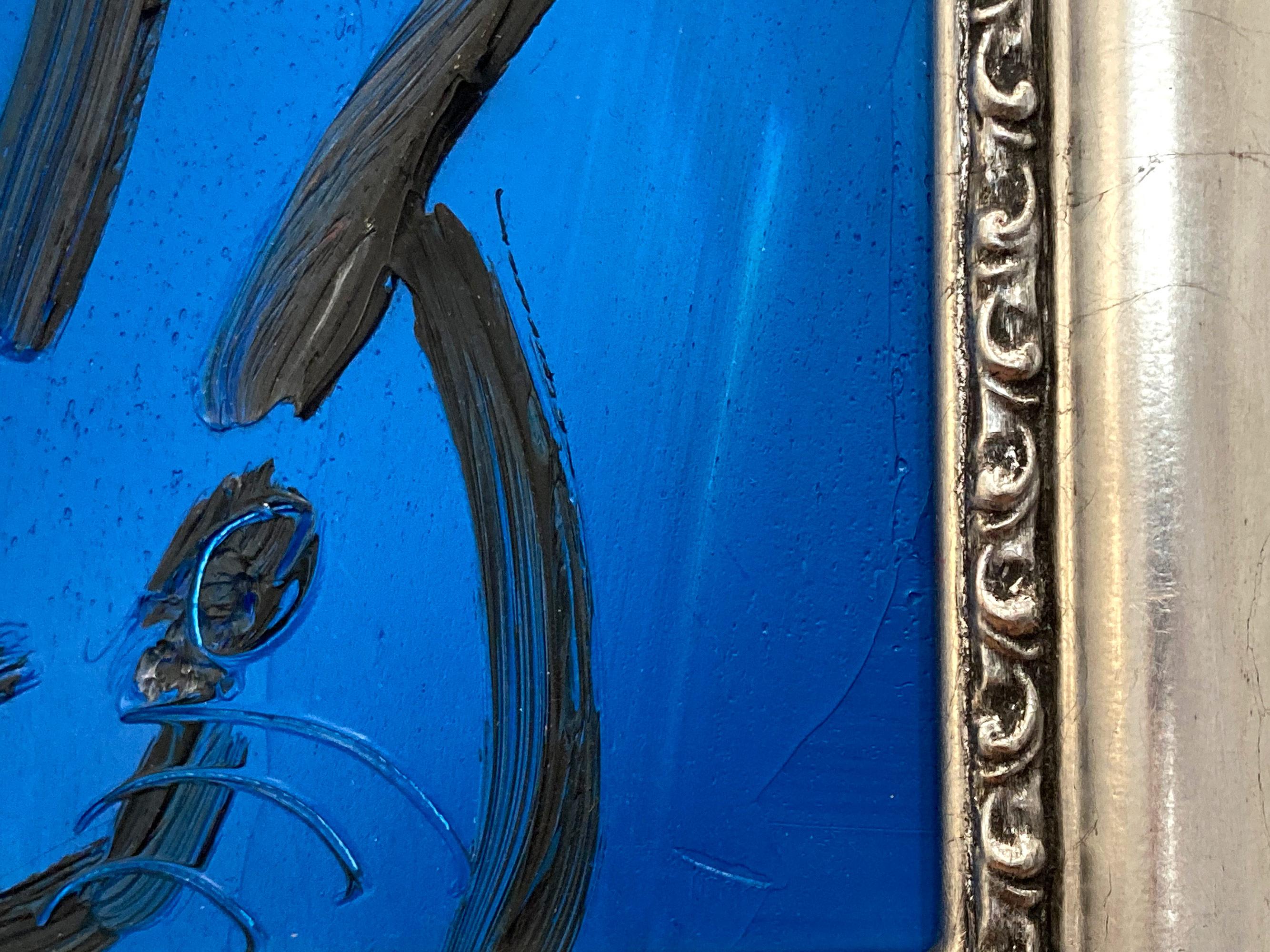 Eine wunderbare Komposition eines der ikonischsten Themen von Slonem, nämlich Hasen. Dieses Werk zeigt eine gestische Figur eines schwarzen Hasen auf einem ägyptisch-blauen Hintergrund mit dickem Farbauftrag. Es ist in einem wunderschönen