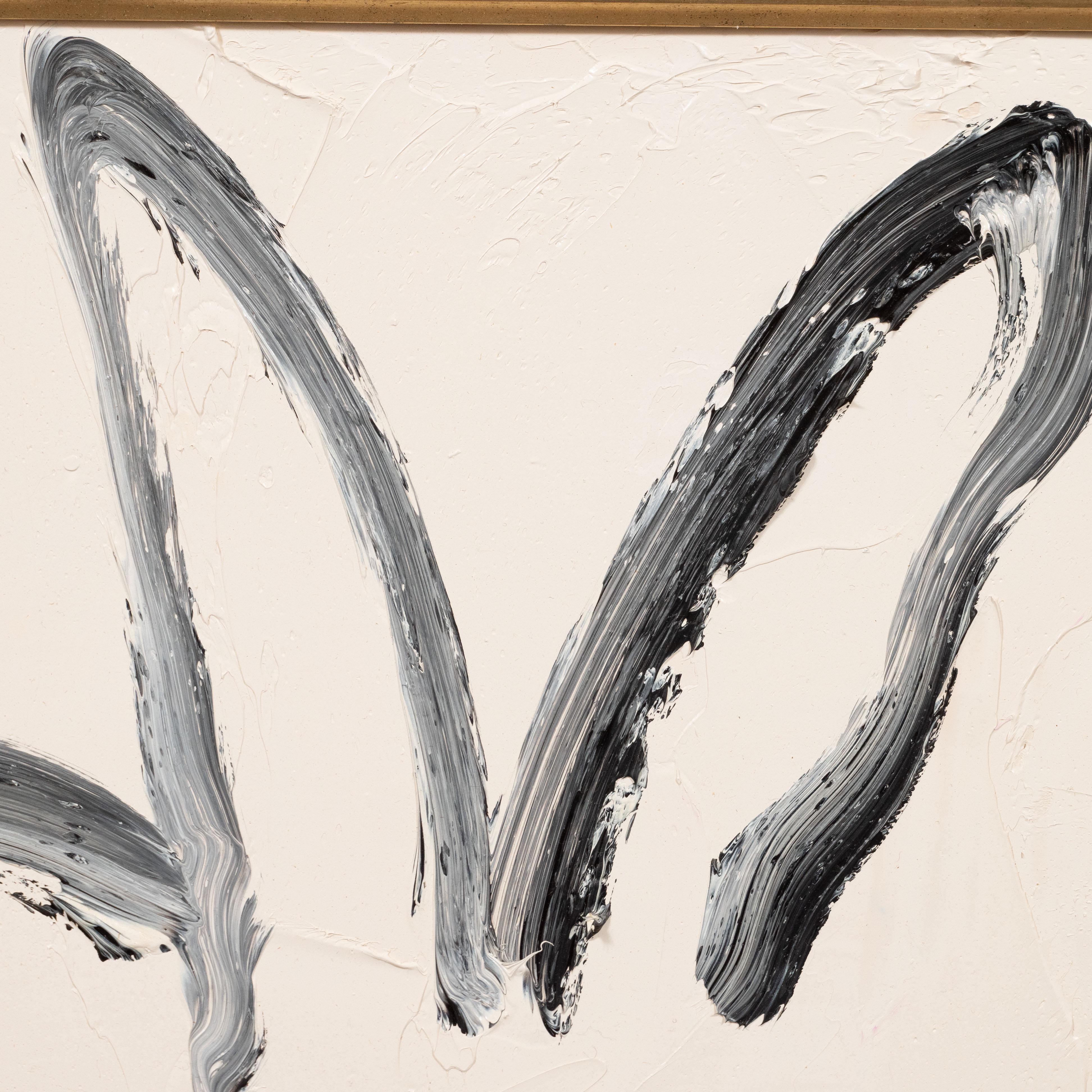 Questo quadro stravagante e sofisticato è stato realizzato dallo stimato pittore contemporaneo Hunt Slonem nel 2016. Presenta un coniglio stilizzato di profilo, reso con pennellate sciolte ed espressive in bianco e nero. Audace, grafico e