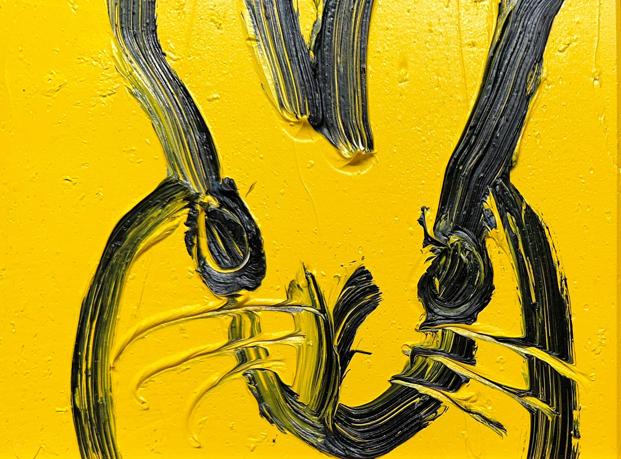 „Yellow Moon“ Schwarzes gerahmtes Ölgemälde auf Holz, schwarz, Bunny auf königsgelbem Ölgemälde im Angebot 1