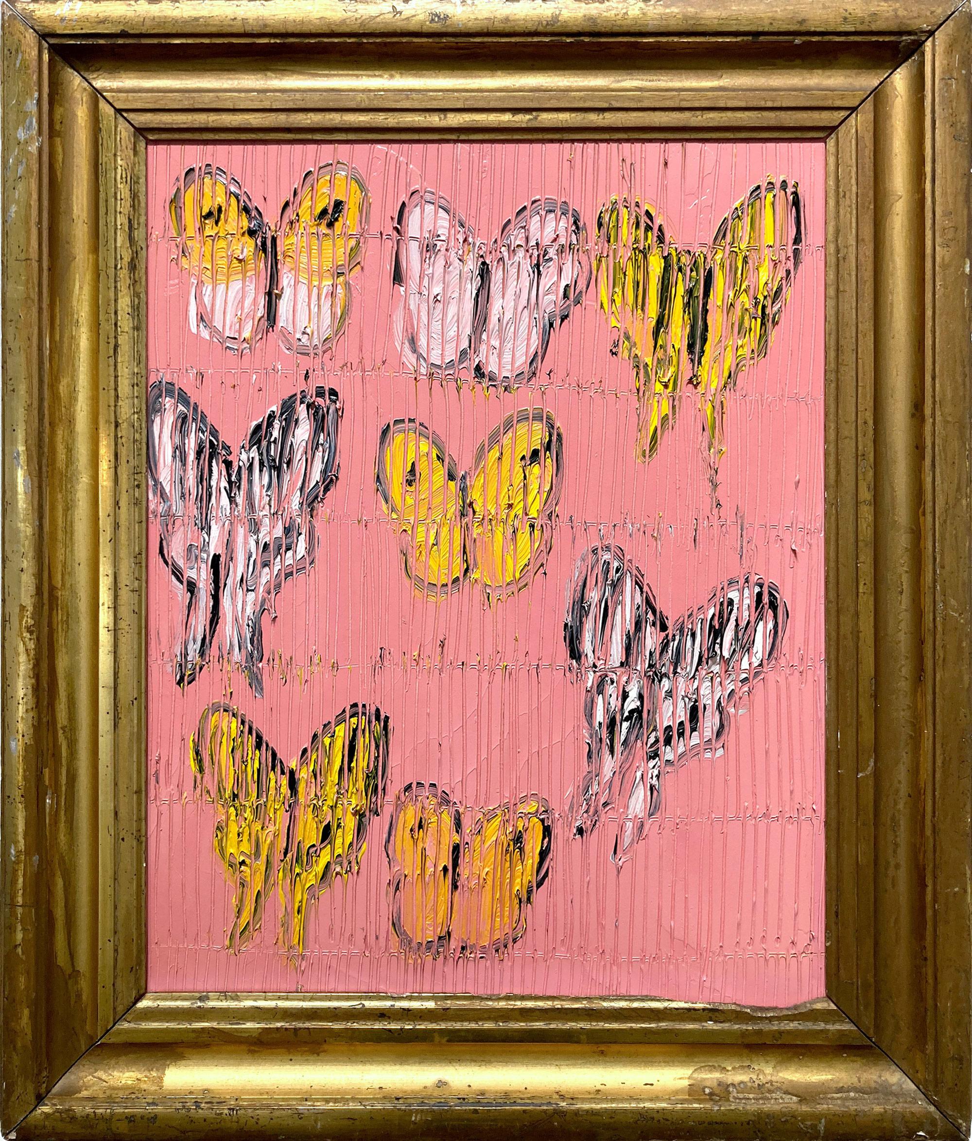 Hunt Slonem Animal Painting – "Zebra Schwalbenschwanz" Bunte Schmetterlinge auf lachsrosa Hintergrund Gerahmt