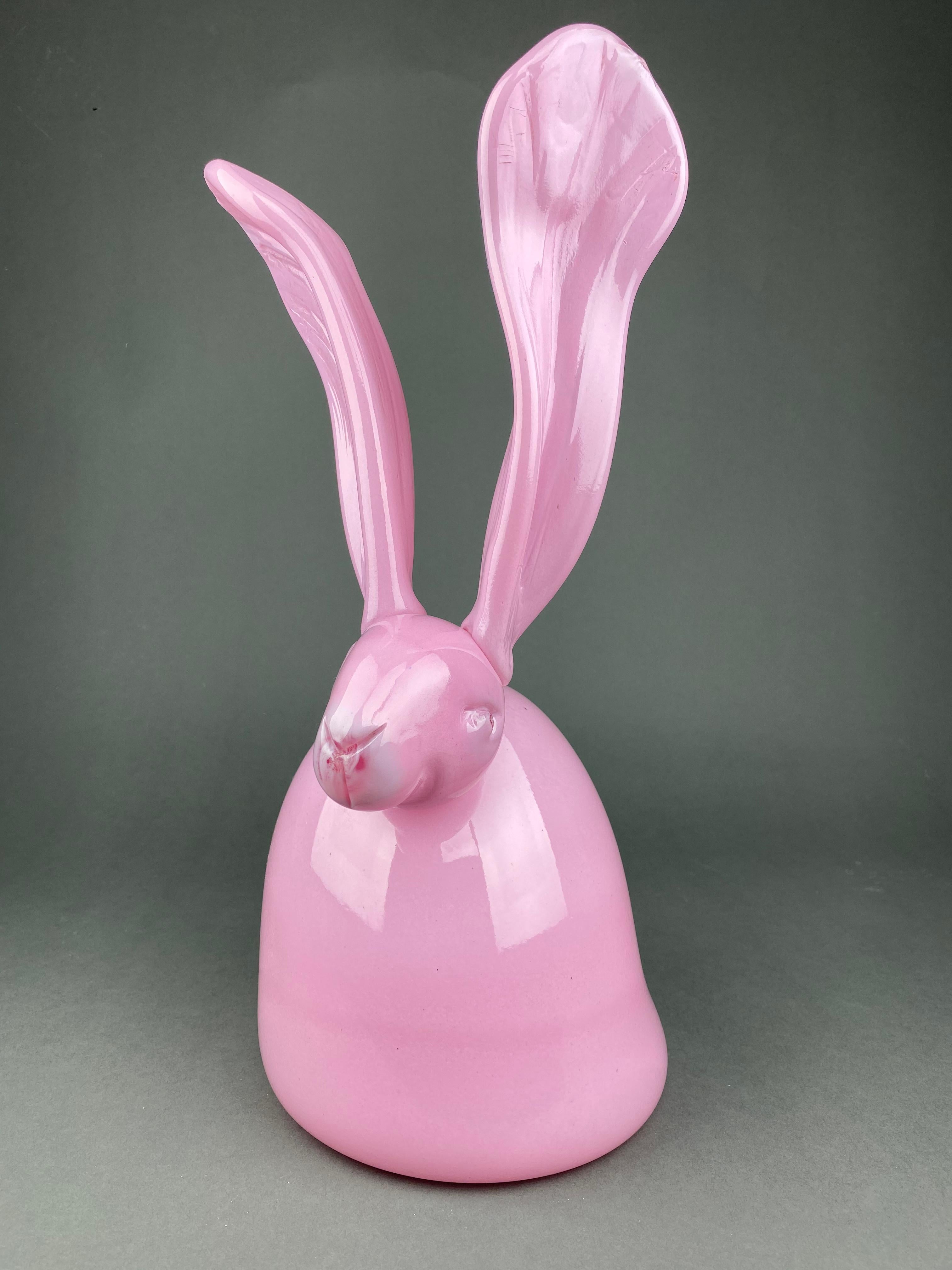 Hunt Slonem Still-Life Sculpture - Rouge Pink