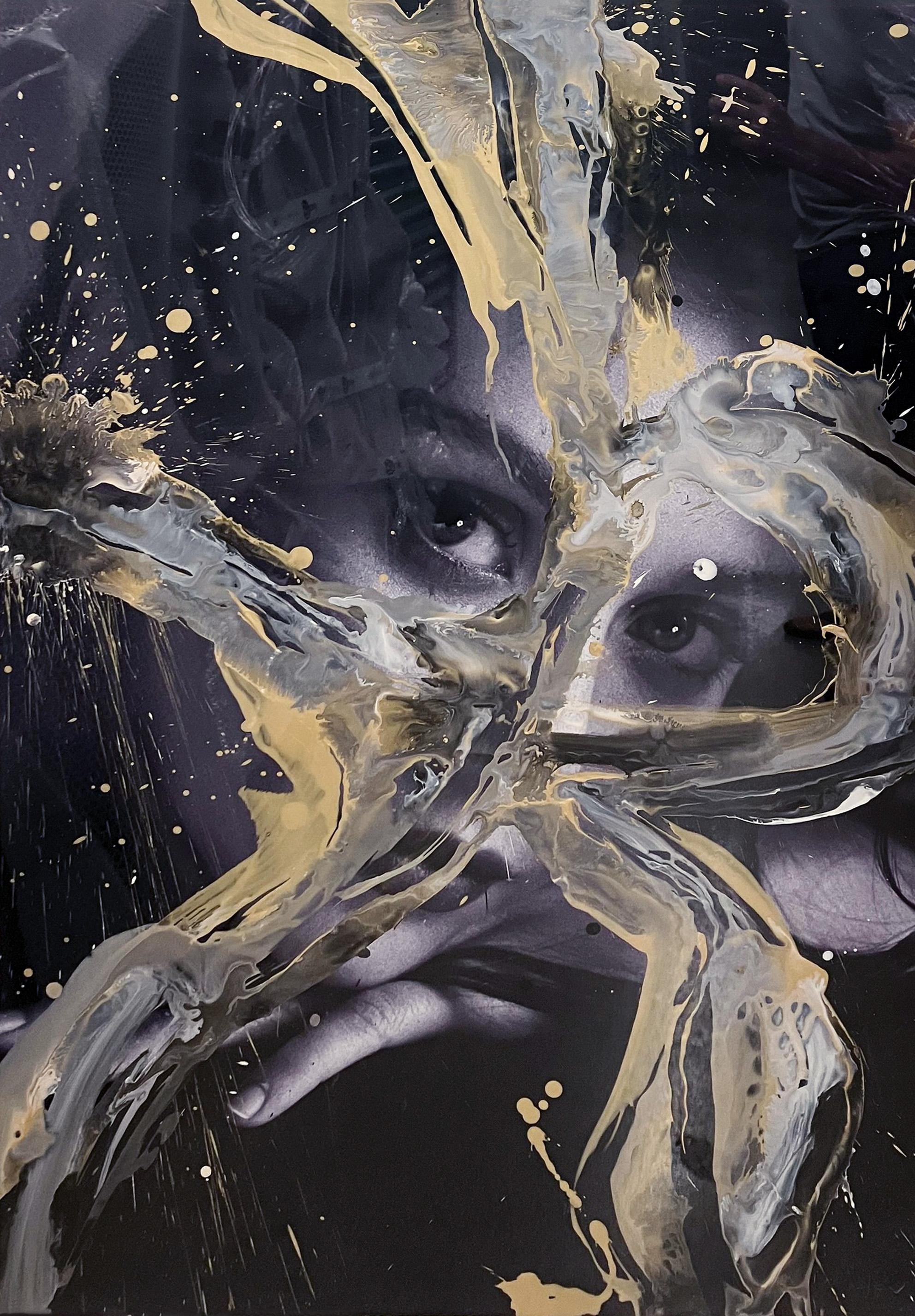 Elizabeth Olsen, Retrato. Retrato intervenido por los artistas. - Photograph Contemporáneo de Hunter & Gatti
