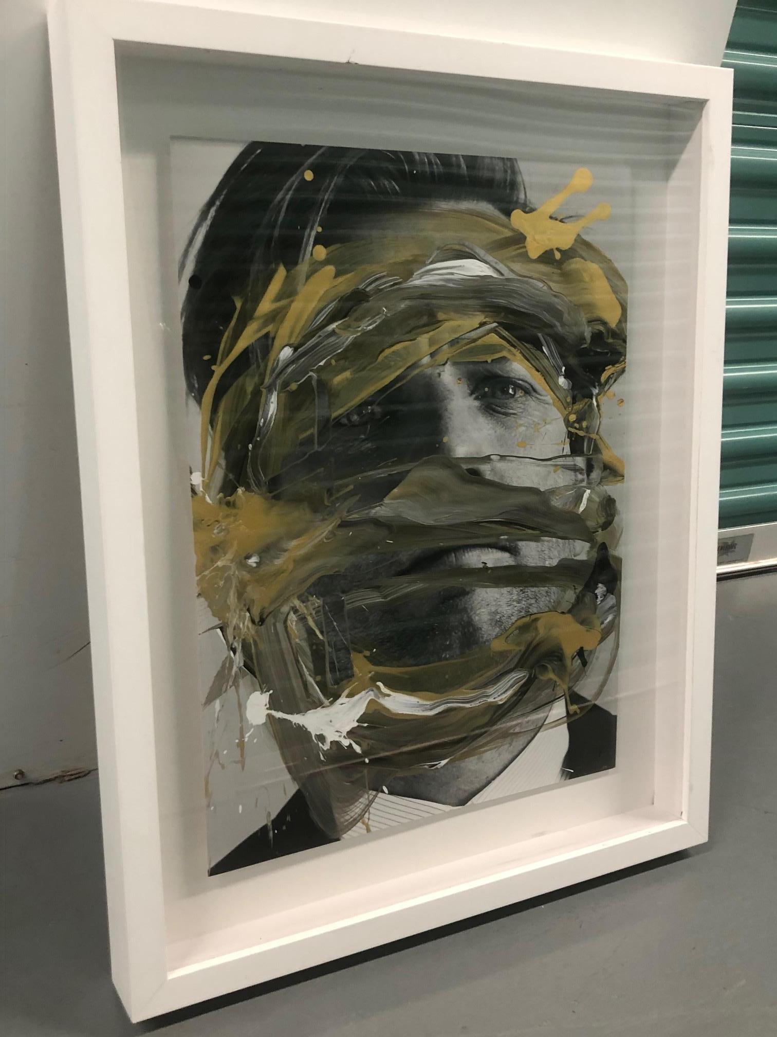 Retrato de Ewan Mcgregor, Técnica mixta sobre una fotografía en blanco y negro. en venta 1