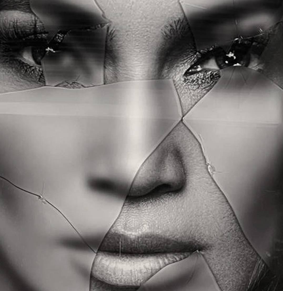 JLO Jennifer Lopez y Origianals: Bella Hadid, Díptico. De la serie Vidrio en venta 1