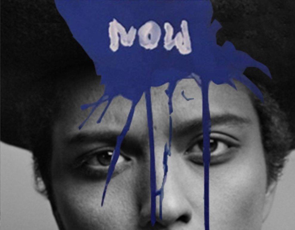 Jetzt – Bruno Mars-Porträt. Aus der blauen Serie (Zeitgenössisch), Mixed Media Art, von Hunter & Gatti