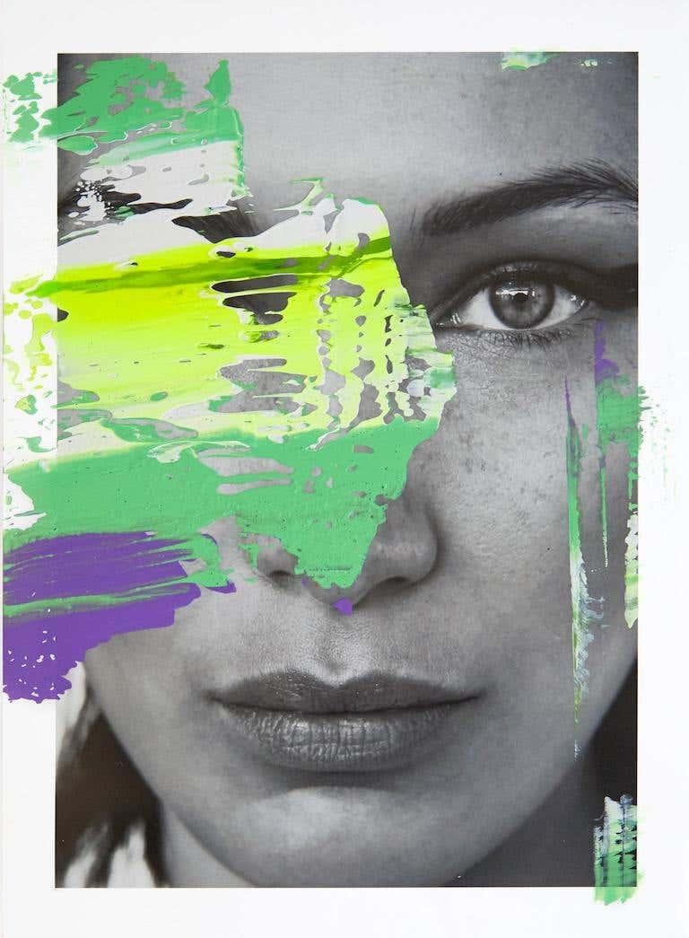 Pharrell Williams und Bella Neon-Porträts Eingriff der Künstler. (Zeitgenössisch), Mixed Media Art, von Hunter & Gatti