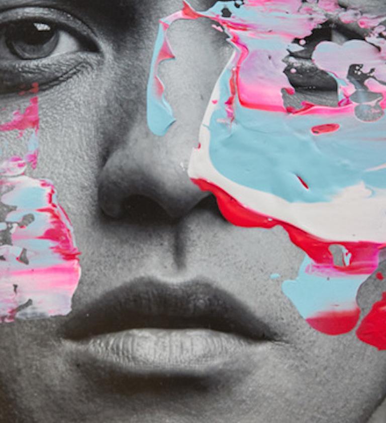 Kaaling, Retrato de Bruno Mars Intervenido por los artistas. Serie Nothin Stay Still - Color Photograph Gris de Hunter & Gatti