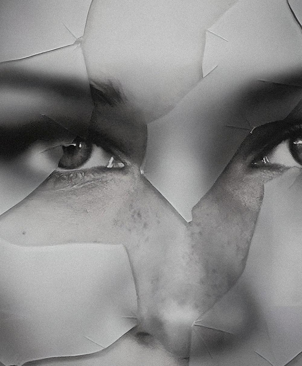 Origianals: Bella Hadid. Porträt Eingriff der Künstler. (Zeitgenössisch), Photograph, von Hunter & Gatti