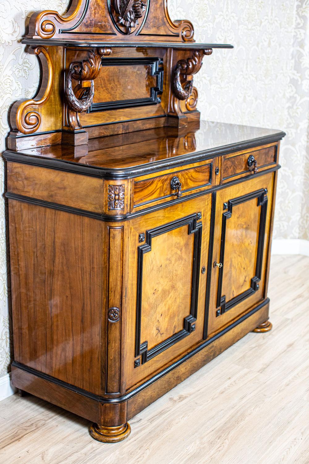 Hunter Commode from the Mid 19th Century in Walnut Veneer In Good Condition For Sale In Opole, PL