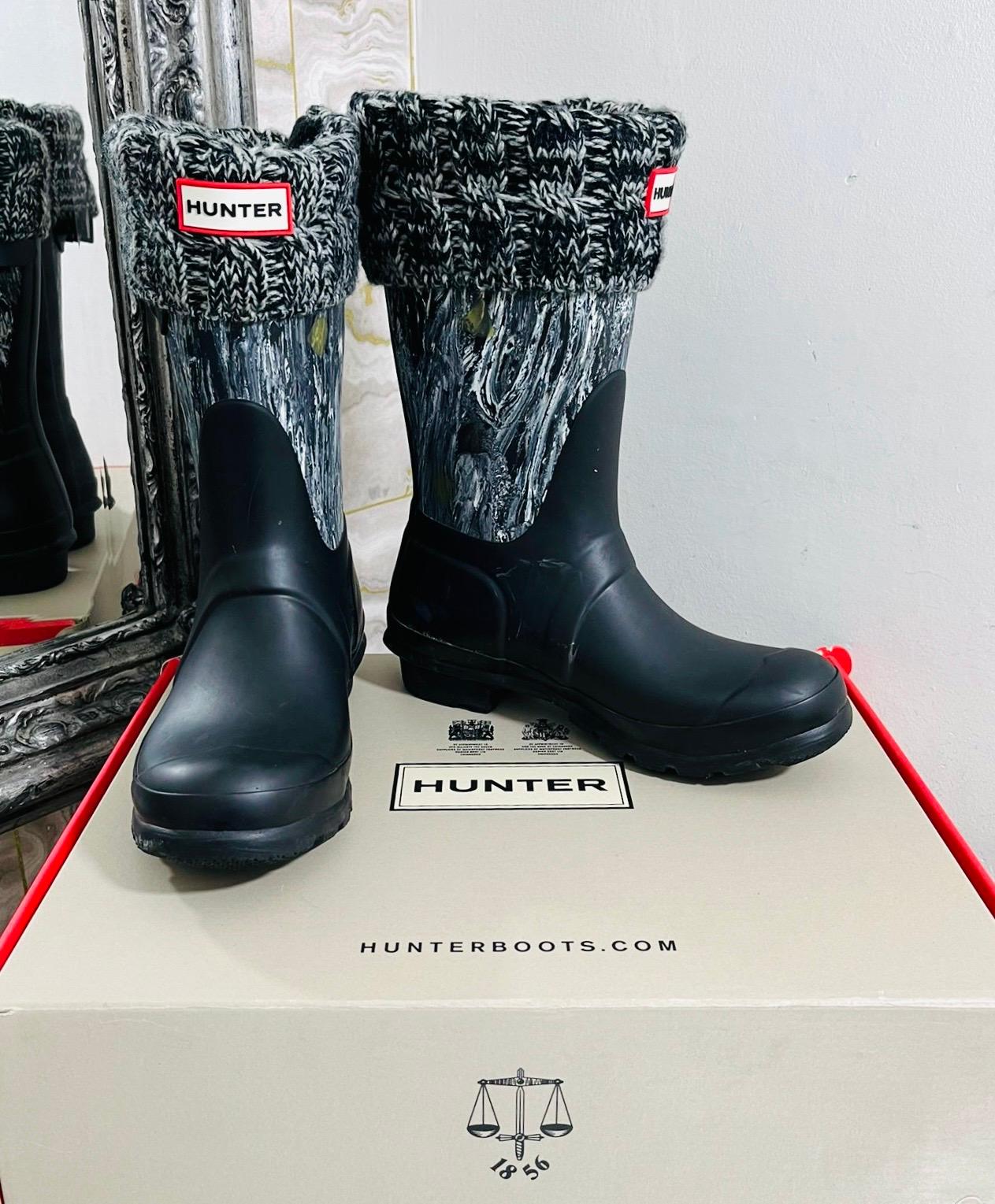 Hunter Original Short Marble Wellington Boots & Socks

Black waterproof boots crafted from natural rubber and designed with grey marble prints.

Featuring 'Hunter' logo to the front and buckle detail to the side.

The botts come with cosy knitted