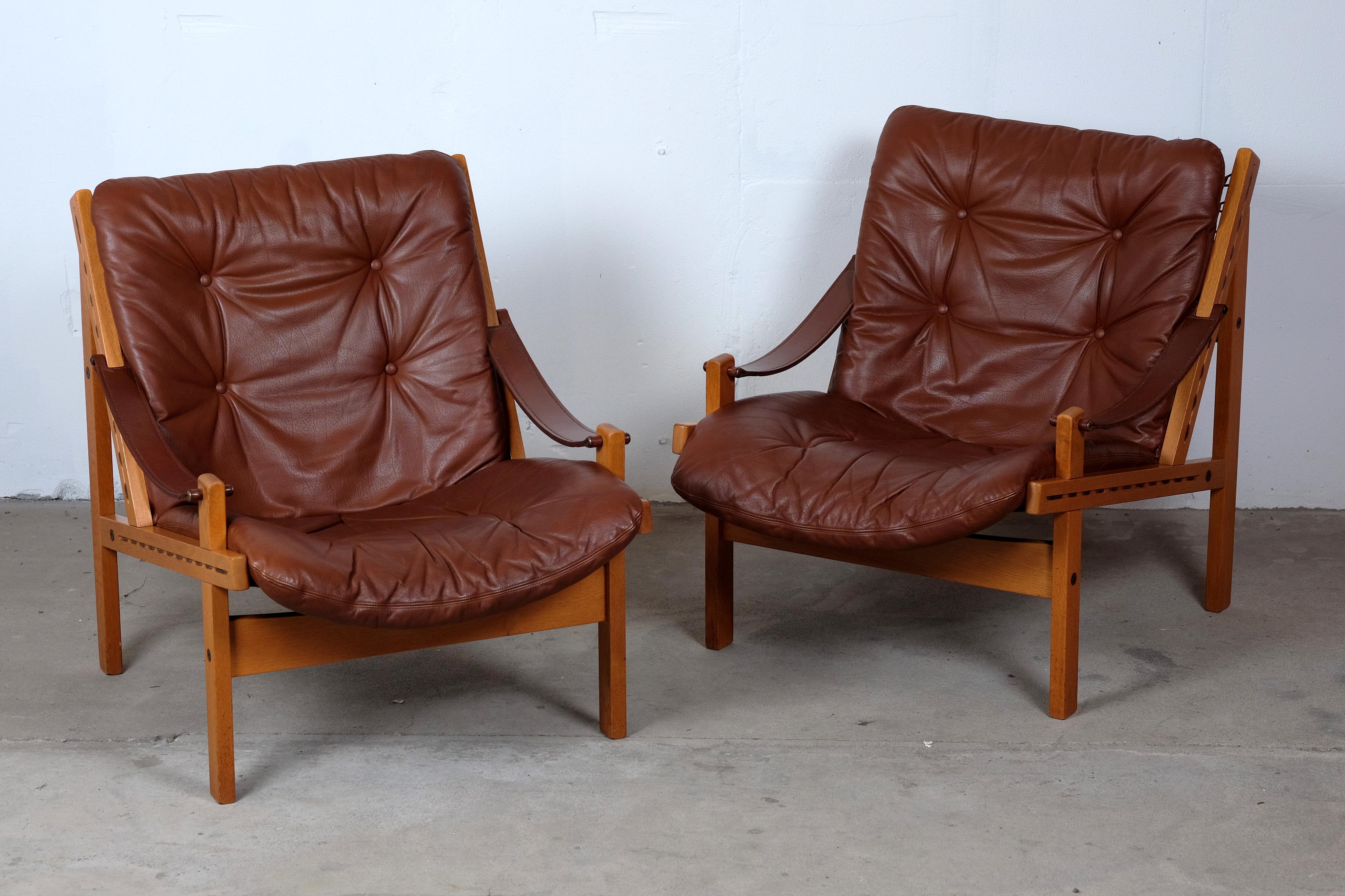 This amazing set of Hunter Safari chairs by Torbjörn Afdal was designed for Bruksbo Norwegen, in the 1960s. The chair are made of beautiful oak and teak seats are covered with leather. Considering its age both of the chairs is in very good vintage