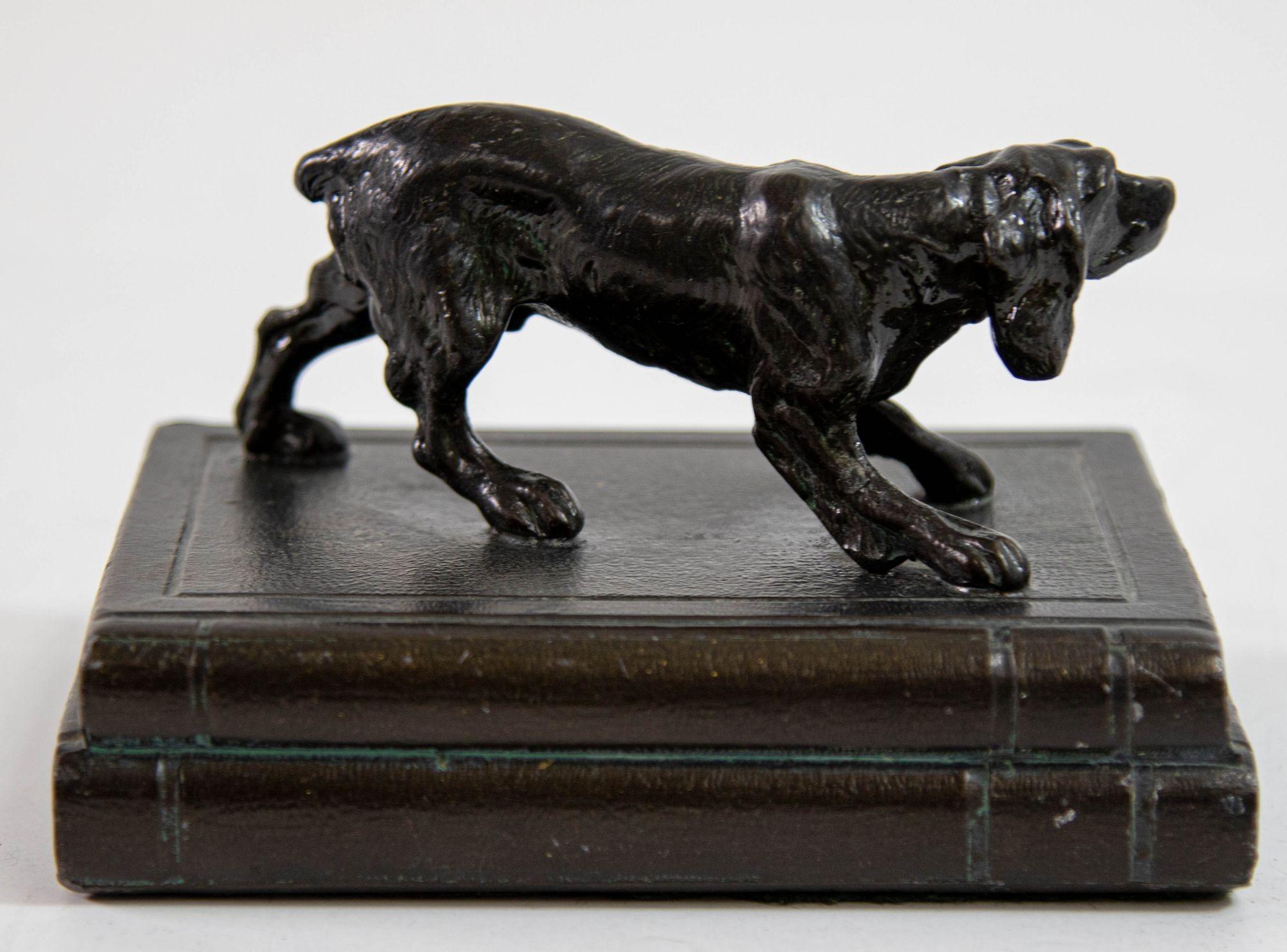 Hunting Dog Bronze Sculpture.English Spaniel Pointer Hunting Dog.This beautifully executed cast bronze figure of the hunt canine sculpture depicts a hunting setter.Vintage cast bronze bookend paperweight decorative art sculpture statue figural