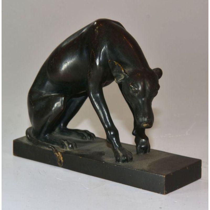 Resting hunting dog in 19th century bronze with brown patina after the antique cast by Barbedienne in Paris, no signature 14 cm in length, 11 cm in height and 4.5 cm in depth.

Additional information:
Material: Bronze.