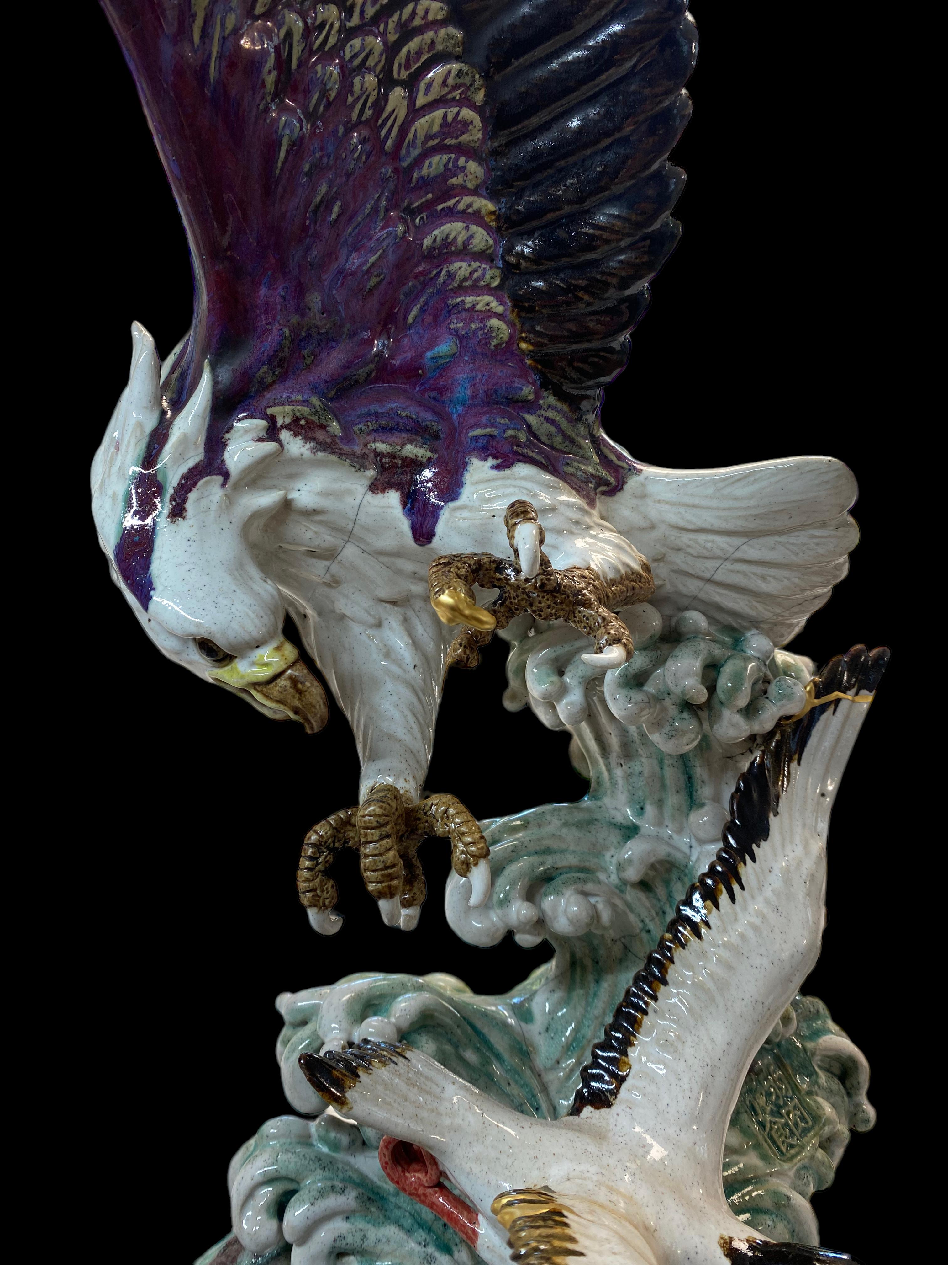 Hunting eagle sculpture japanese with kintsugi In Excellent Condition For Sale In MEAUX, FR