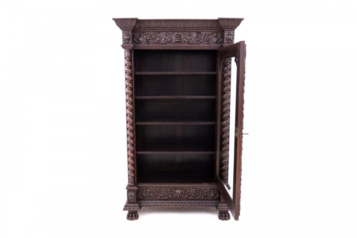 Jagdbibliothek, Frankreich, um 1890.

Sehr guter Zustand, nach professioneller Renovierung. Es wurde ein neues Glas mit einer Fase eingebaut.

Holz: Eiche

Abmessungen: Höhe 226 cm Breite 125 cm Tiefe 60 cm