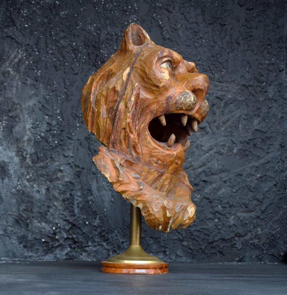 Very rare 1880 hand carved Folk Art lions head from a hunting lodge in Hungry

Provenance: this item was bought from a retired antique dealer in Schloss Ambras, the Lions head was originally a part of the interior décor of the main banqueting hall