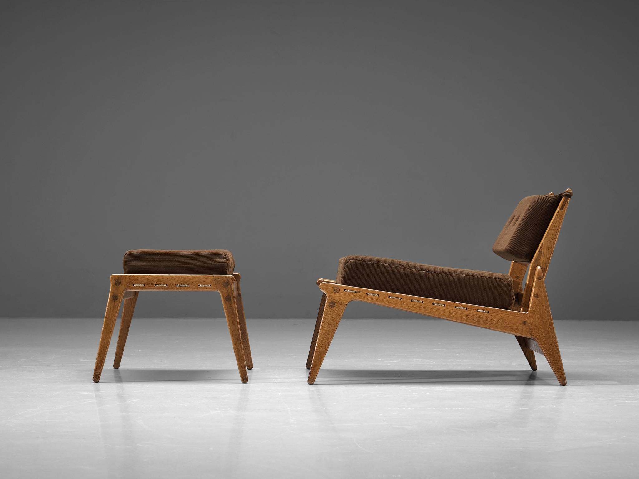  'Hunting' Lounge Chairs with Ottoman in Solid Oak For Sale 3