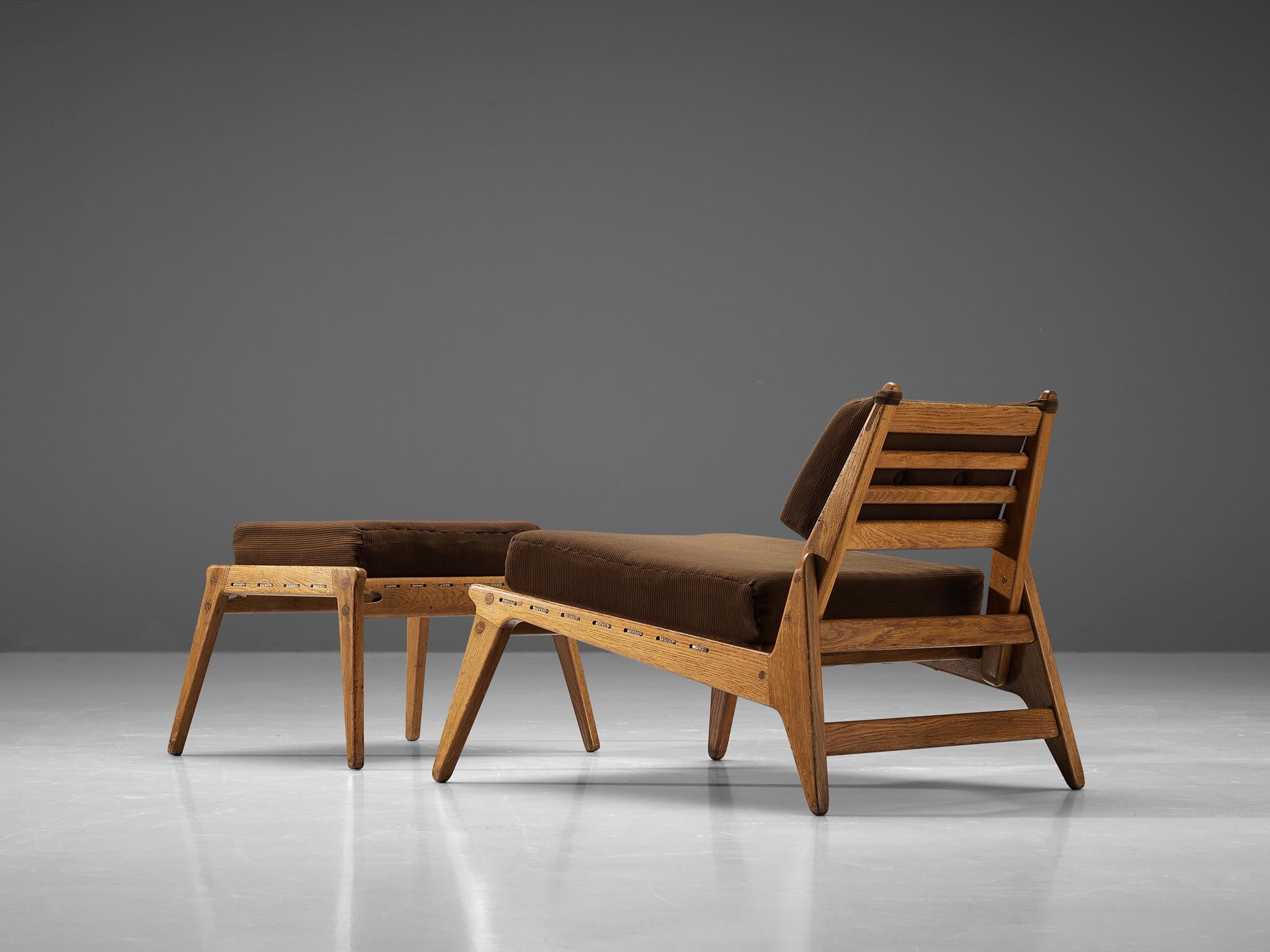  'Hunting' Lounge Chairs with Ottoman in Solid Oak In Good Condition In Waalwijk, NL