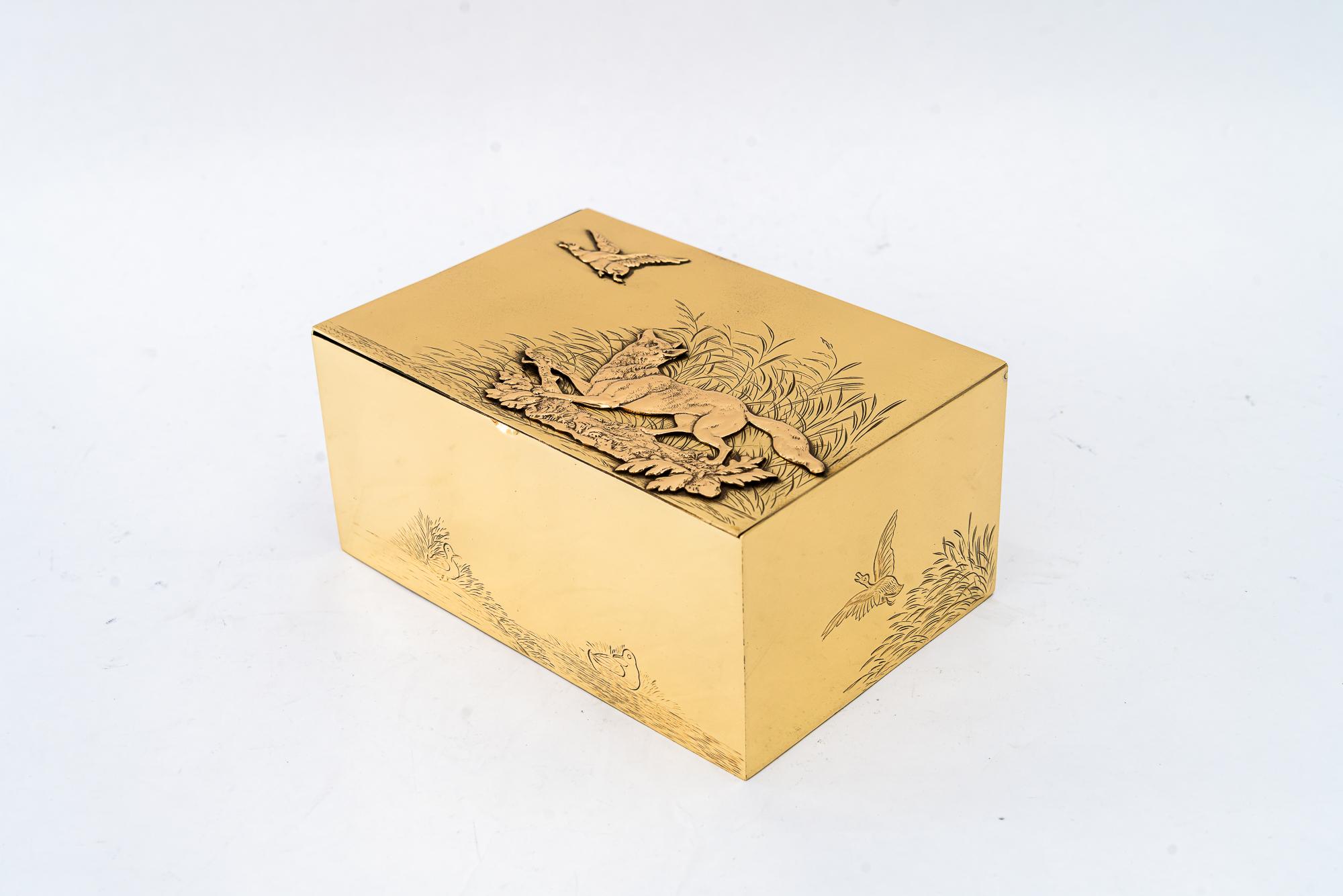 Hunting motiv art deco brass box vienna around 1920s In Good Condition For Sale In Wien, AT