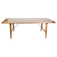 Table de chasse Modèle BW1160 En noyer Fabriquée par Carl Hansen & Søn