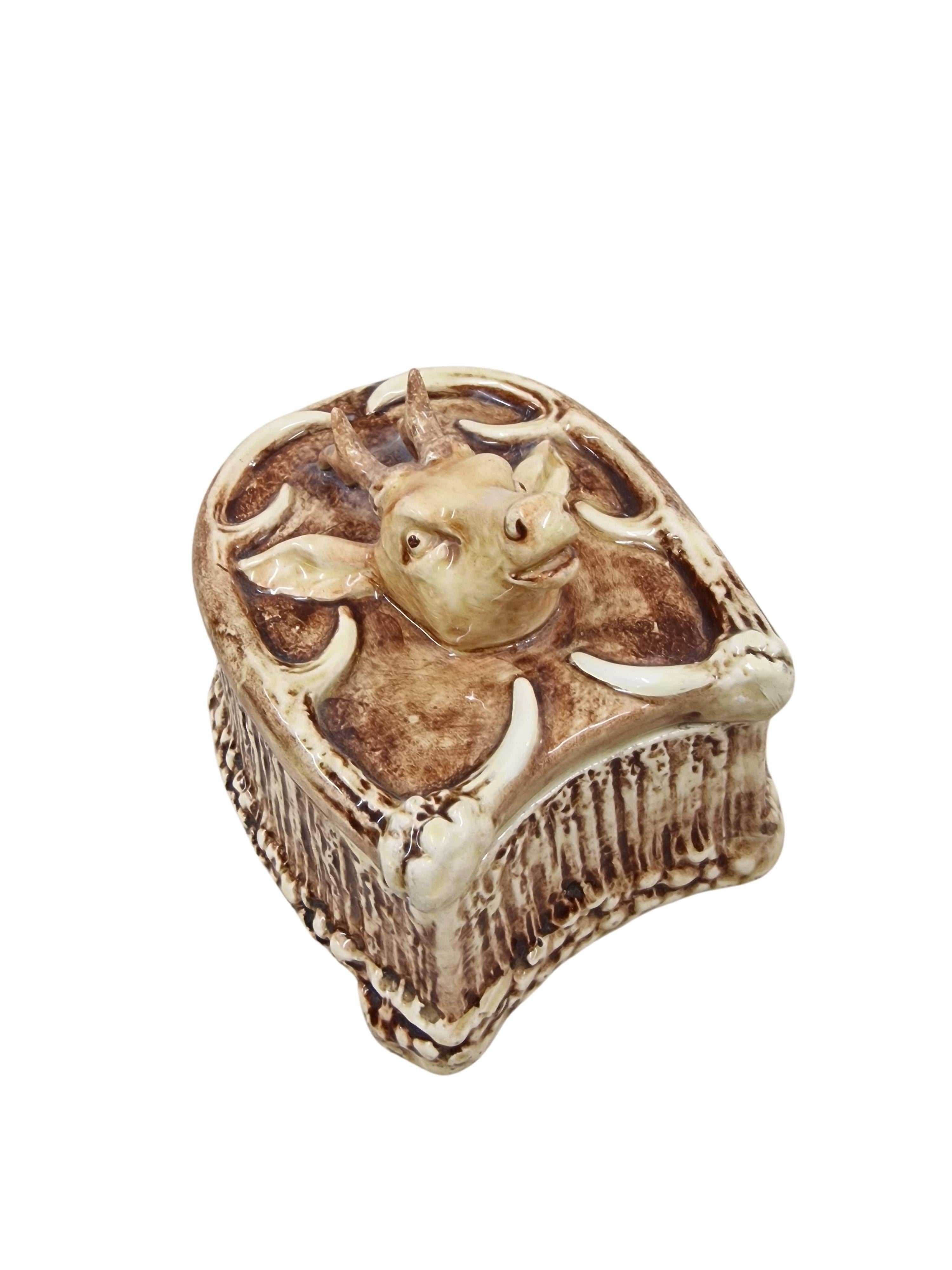Hunting tobacco box, lidded box, modeled deer, ceramic, Austria For Sale 5
