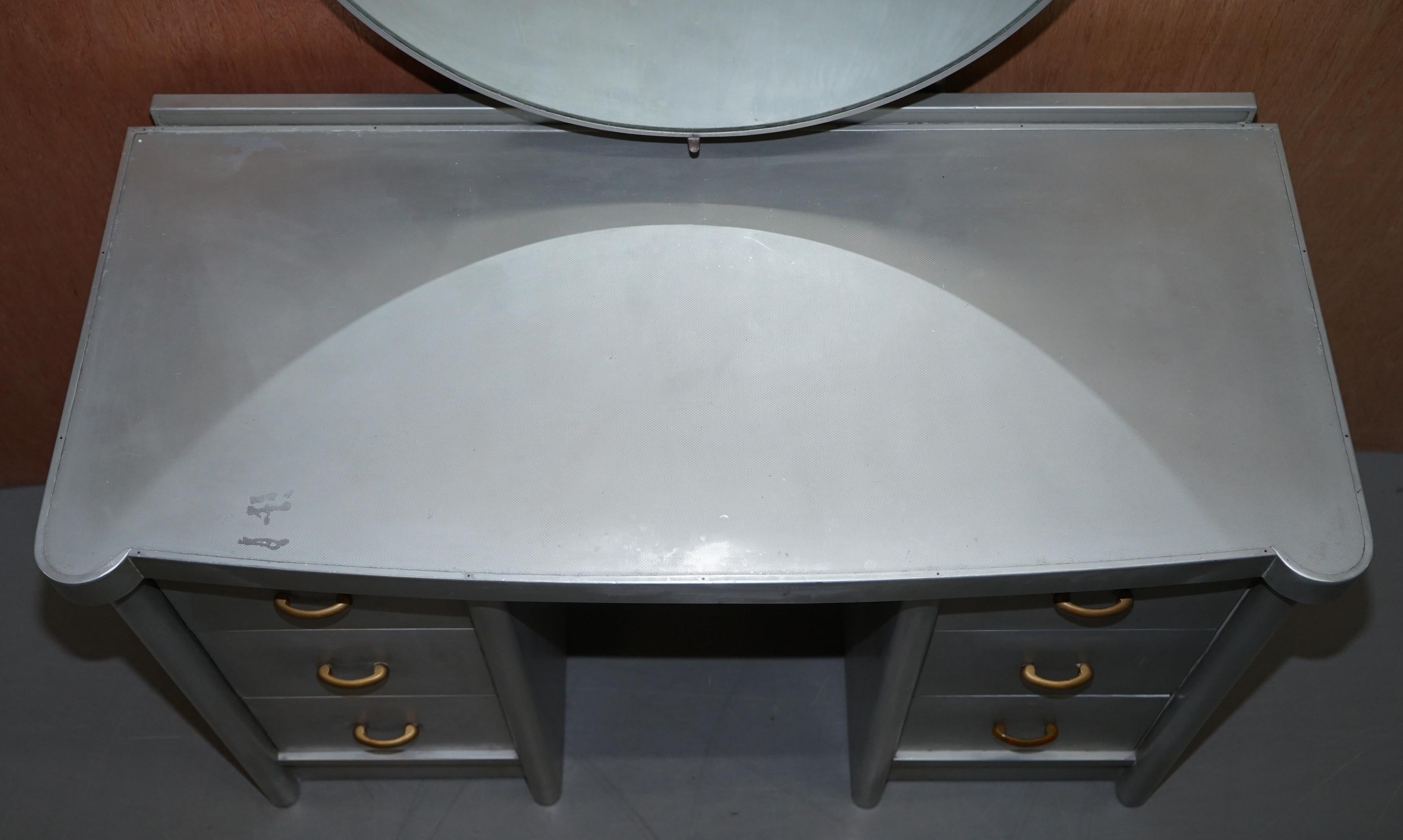 aluminum dressing table