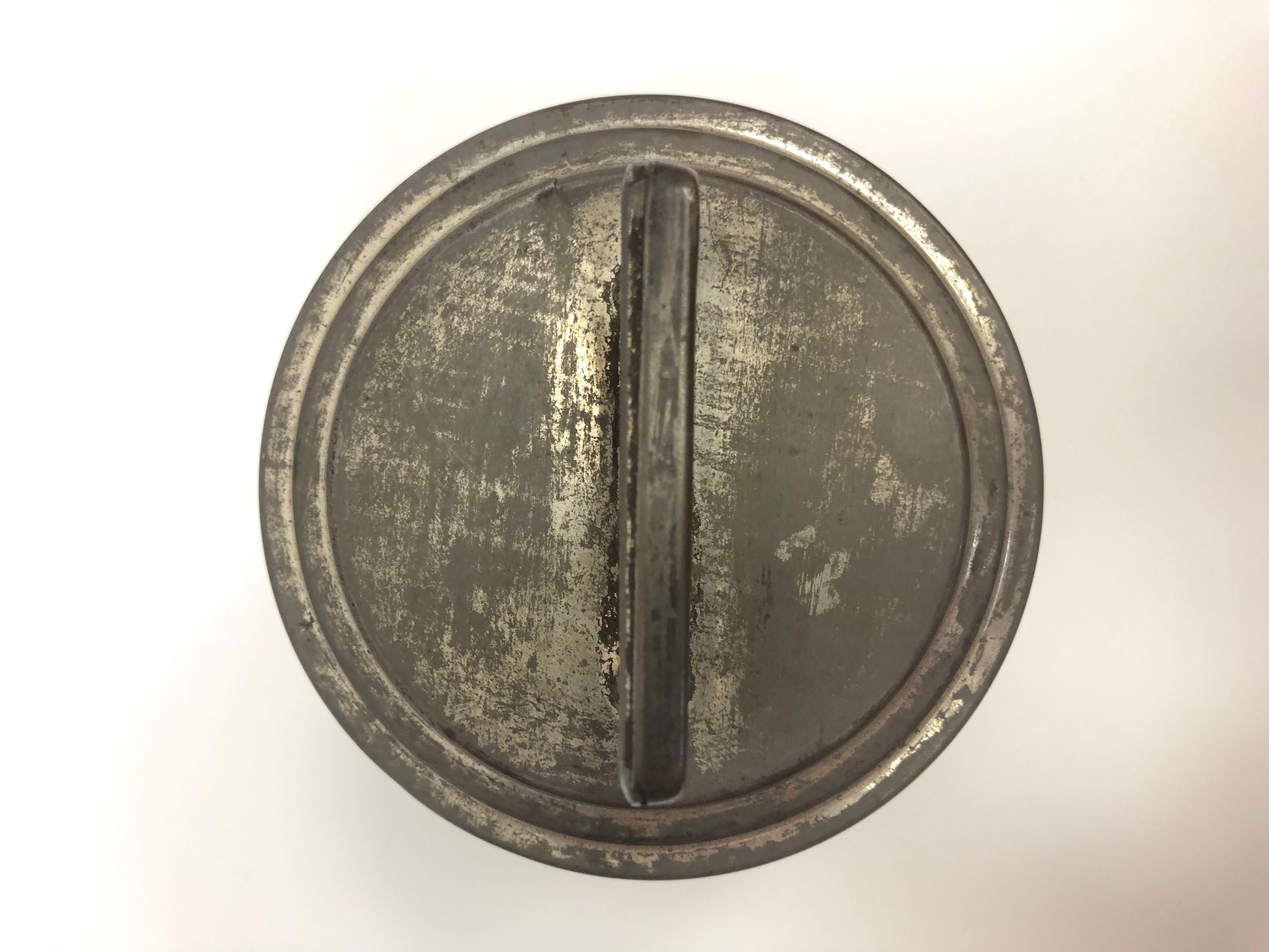 Very collectible Huntley and Palmer biscuit tin shaped like a bell with the motto When Ye Doe Ring, I Sweetly Sing. Marked on the bottom Reading and London, England. Dates to around 1912 and in good condition.