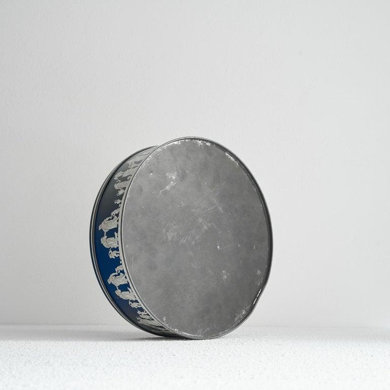 Huntley Boorne & Stevens Mid Century ‘Wedgwood Jasperware’ Biscuit Tin 1950s For Sale 4