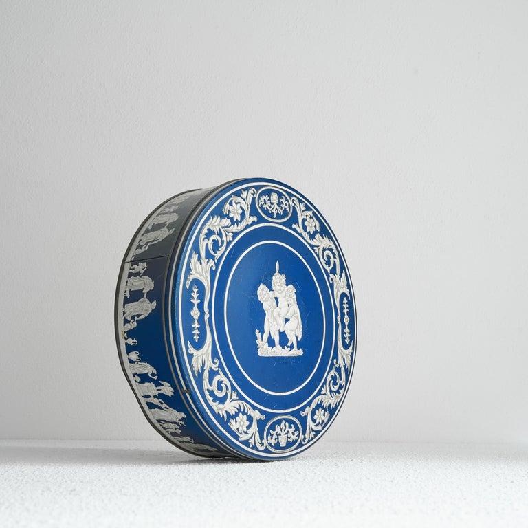 Neoclassical Huntley Boorne & Stevens Mid Century ‘Wedgwood Jasperware’ Biscuit Tin 1950s For Sale