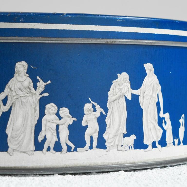 Huntley Boorne & Stevens Mid Century ‘Wedgwood Jasperware’ Biscuit Tin 1950s For Sale 2
