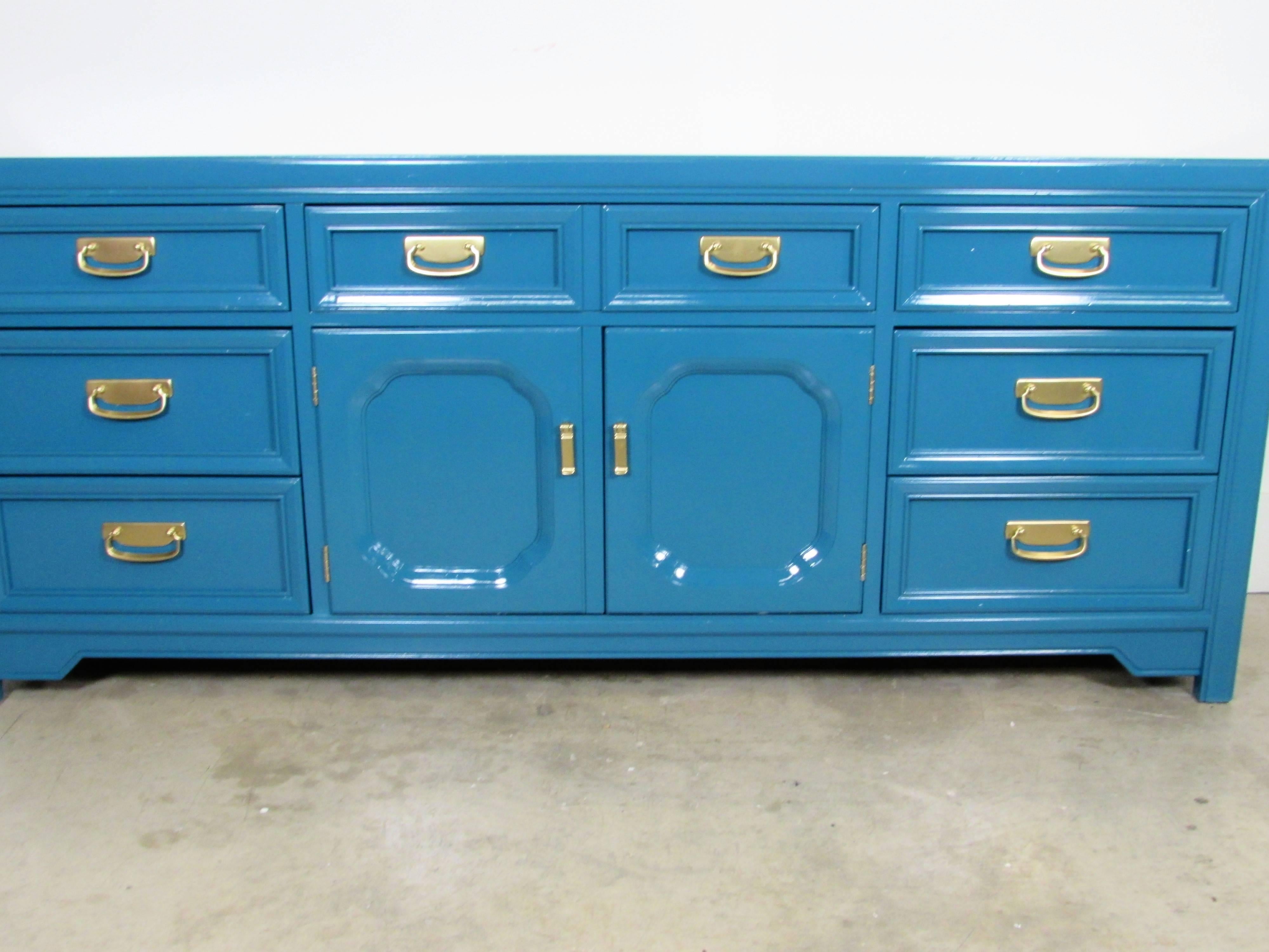 Huntley by Thomasville Lacquered Credenza In Excellent Condition In Raleigh, NC