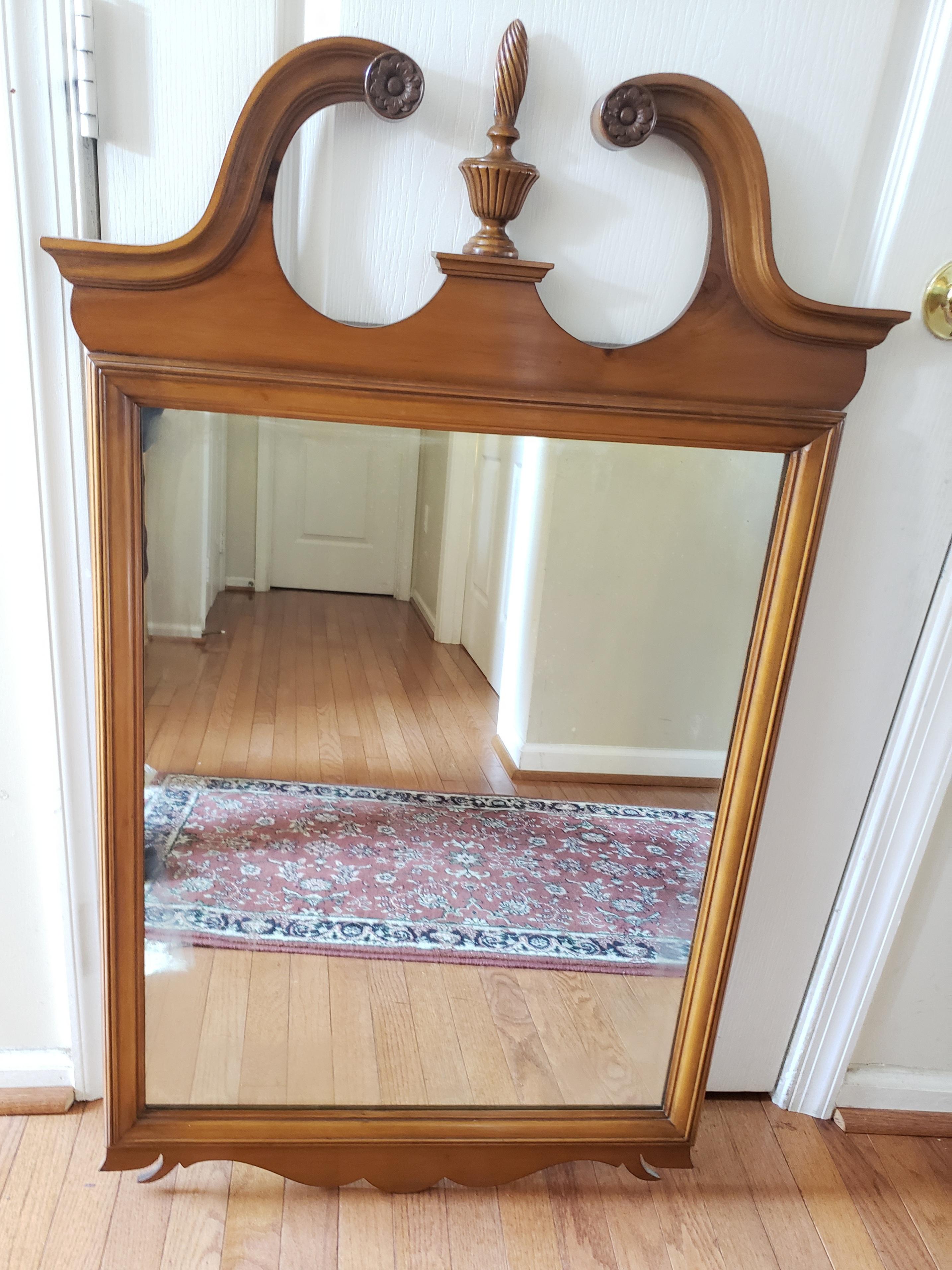 Huntley Thomasville Maple Chippendale Carved Urn Mirror, Circa 1940s For Sale 1