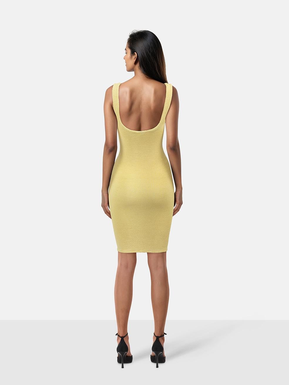 CONDITION ist sehr gut. Kaum sichtbare Abnutzungserscheinungen des Kleides sind bei diesem gebrauchten Hunza G Designer-Wiederverkaufsartikel zu erkennen.
 

 

 

 Einzelheiten
 

 

 Gelb
 

 Synthetisch
 

 Kleid
 

 Crinkle geraffter Stretch
 

