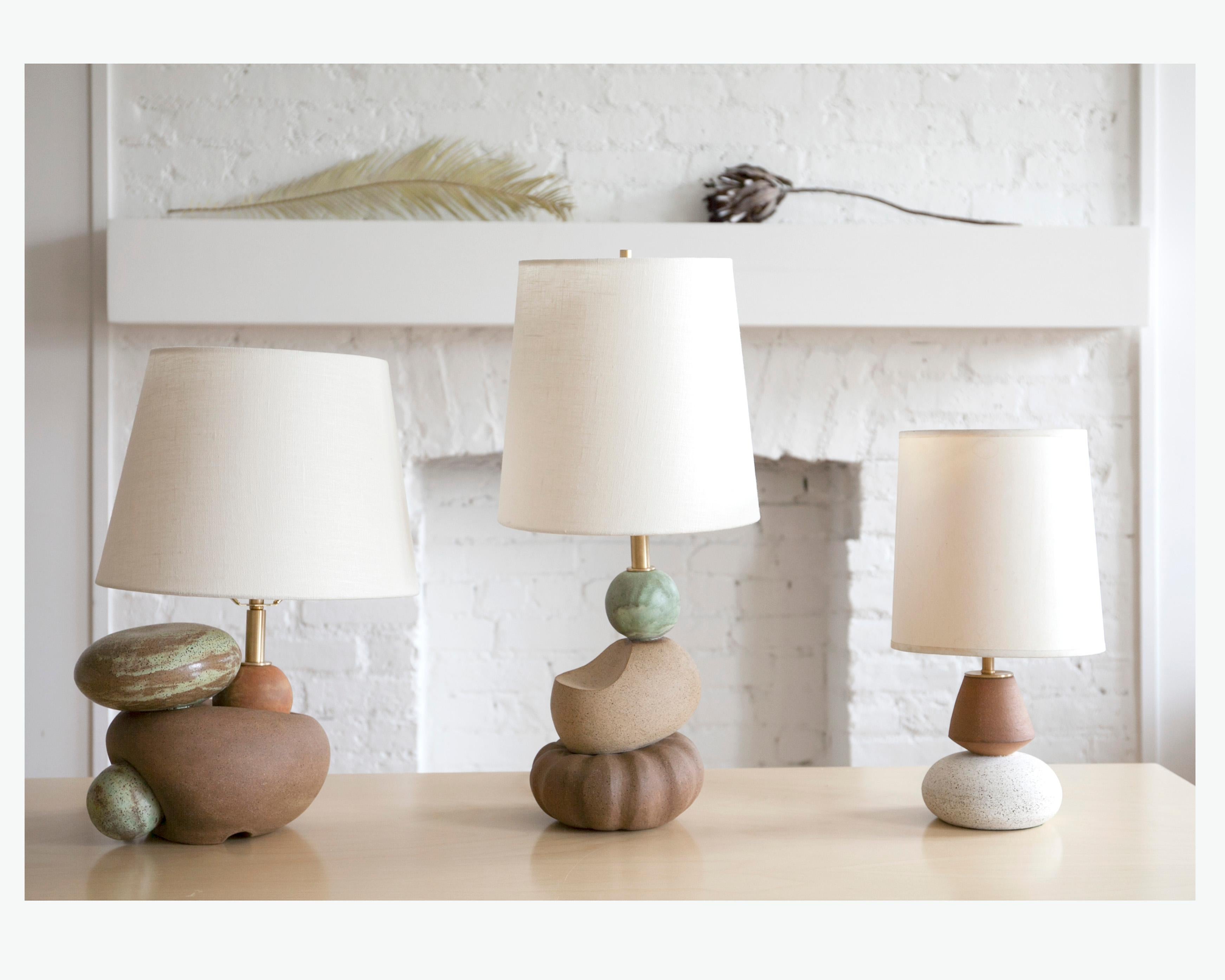 Lámpara Huron, Gres cerámico único contemporáneo hecho a mano, escultura postmoderna Tallado en venta