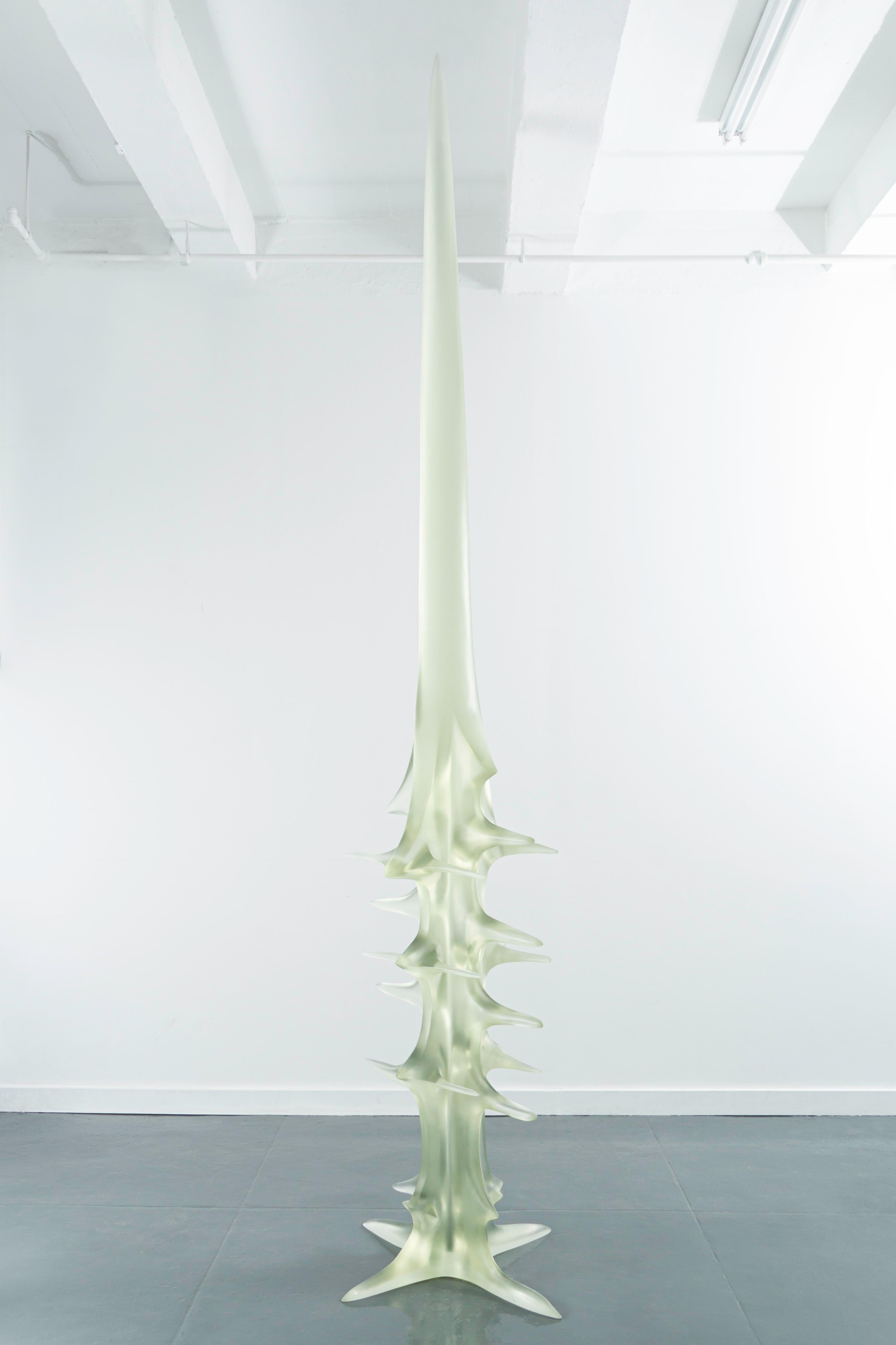 Hurts Like Heaven Große Zeitgenössische Skulptur, Magenta Gießharz von Karen Atta im Zustand „Neu“ im Angebot in New York, NY