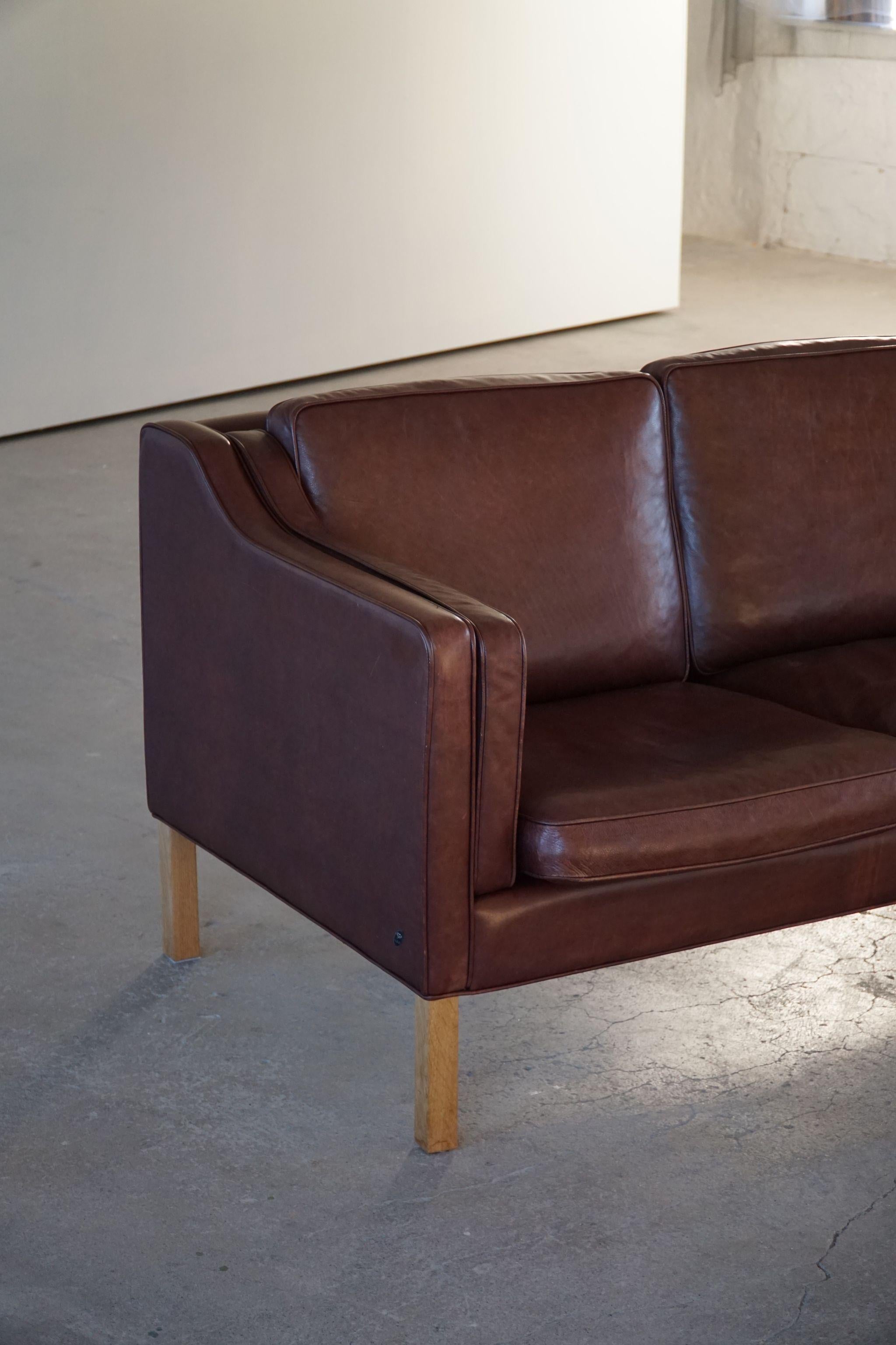 Hurup Møbelfabrik, canapé trois places en cuir brun, fabriqué dans les années 1970. en vente 3