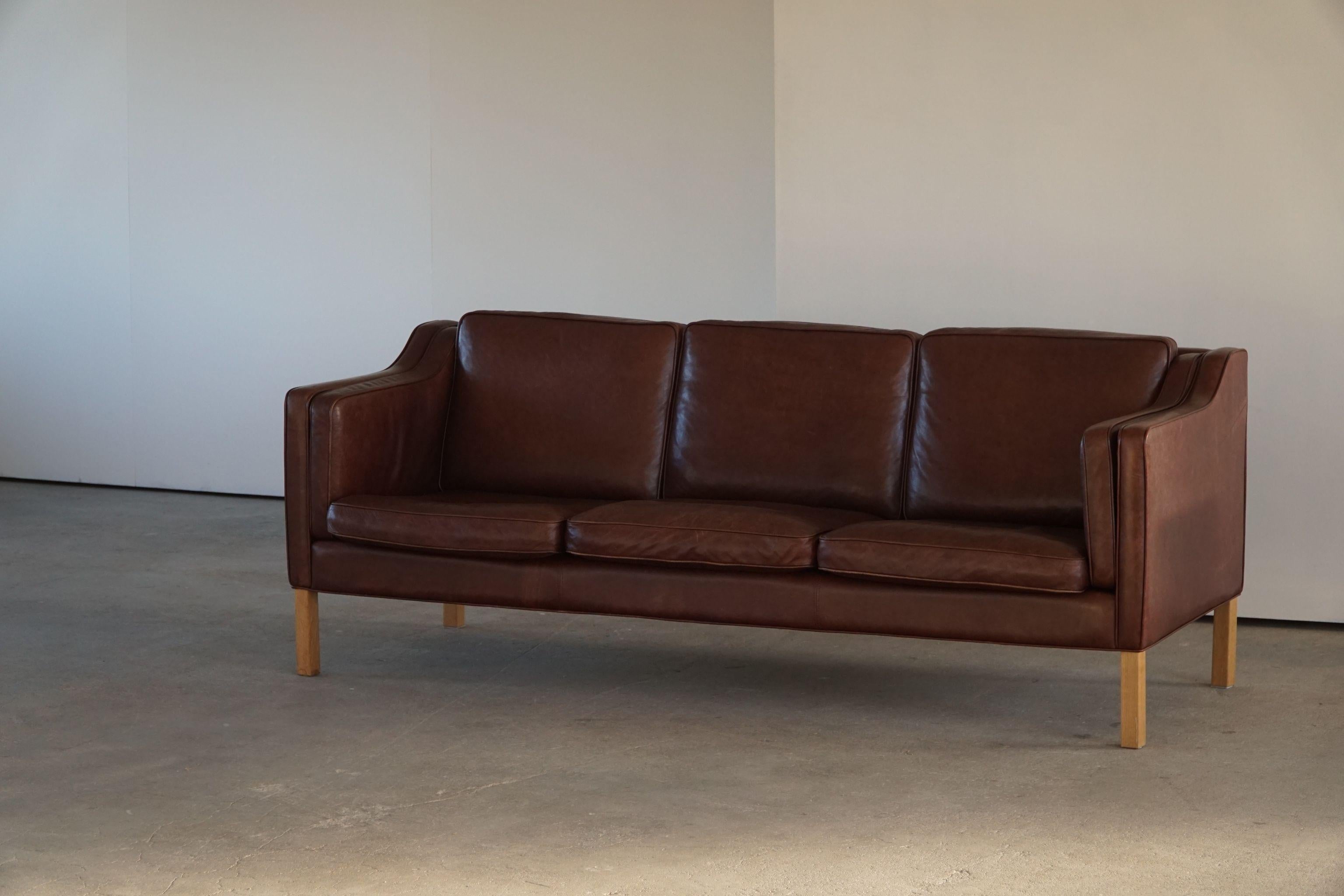Hurup Møbelfabrik, canapé trois places en cuir brun, fabriqué dans les années 1970. en vente 7