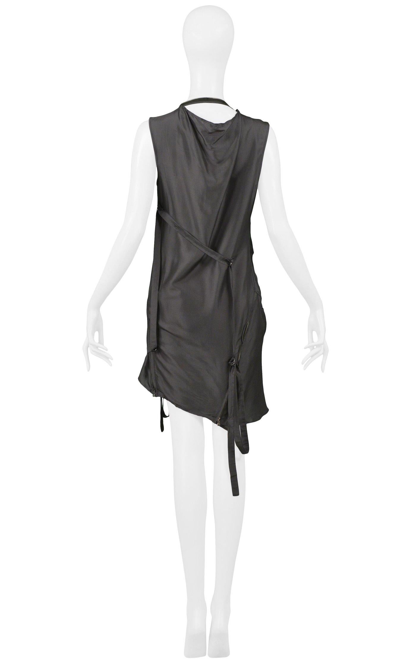 Hussein Chalayan Medea Grünes Laufstegkleid mit dekonstruiertem Reißverschluss 2002 (Schwarz)