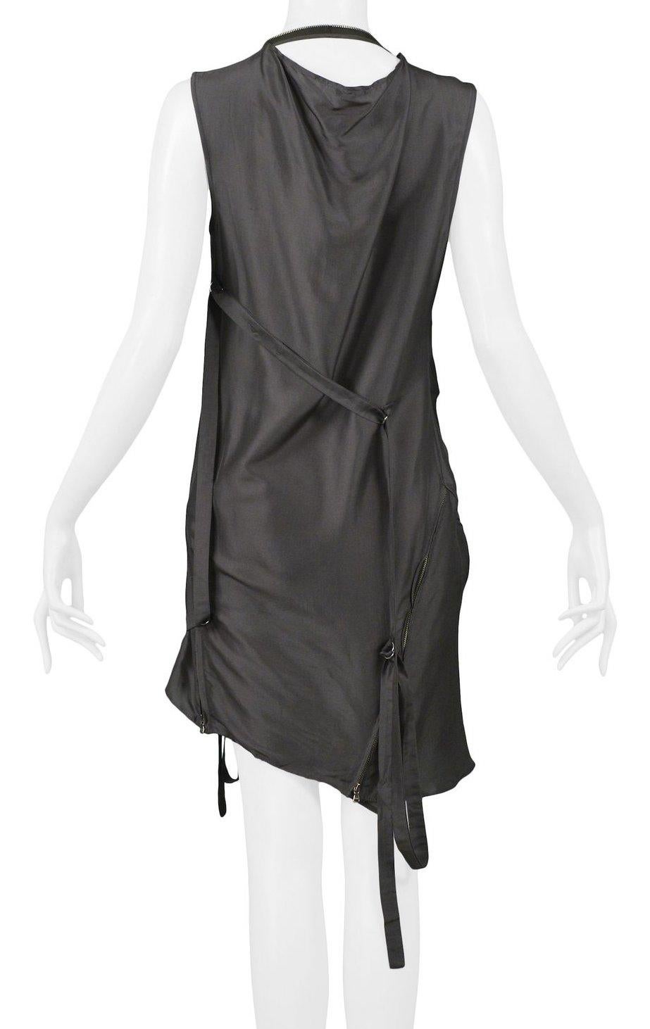 Hussein Chalayan Medea Grünes Laufstegkleid mit dekonstruiertem Reißverschluss 2002 im Zustand „Hervorragend“ in Los Angeles, CA
