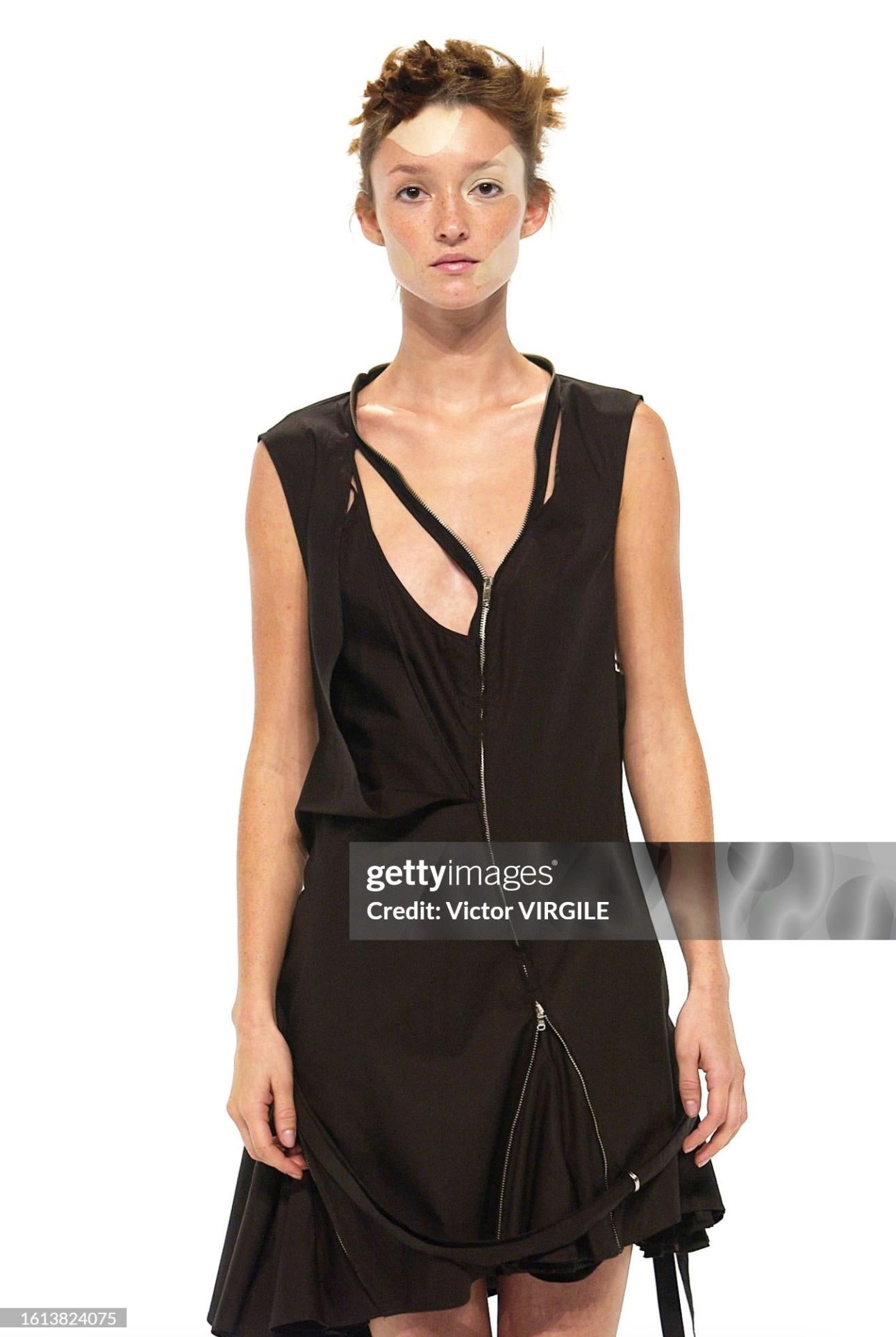Hussein Chalayan S/S 2002 ‘Medea’ dove grey deconstructed zipper nylon top in vendita 1