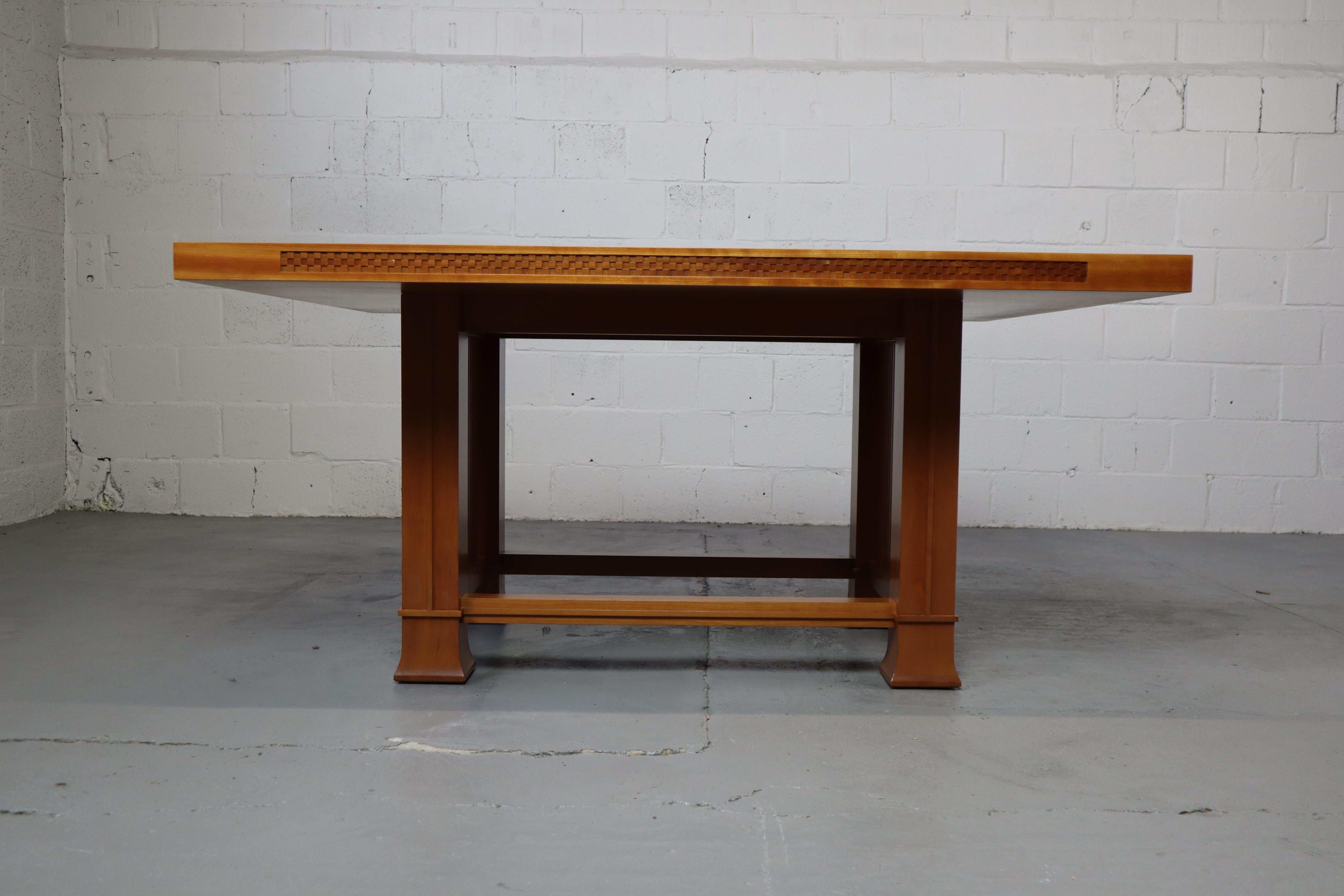 Husser 615 dining table by Frank Lloyd Wright and manufactured by Cassina For Sale 6