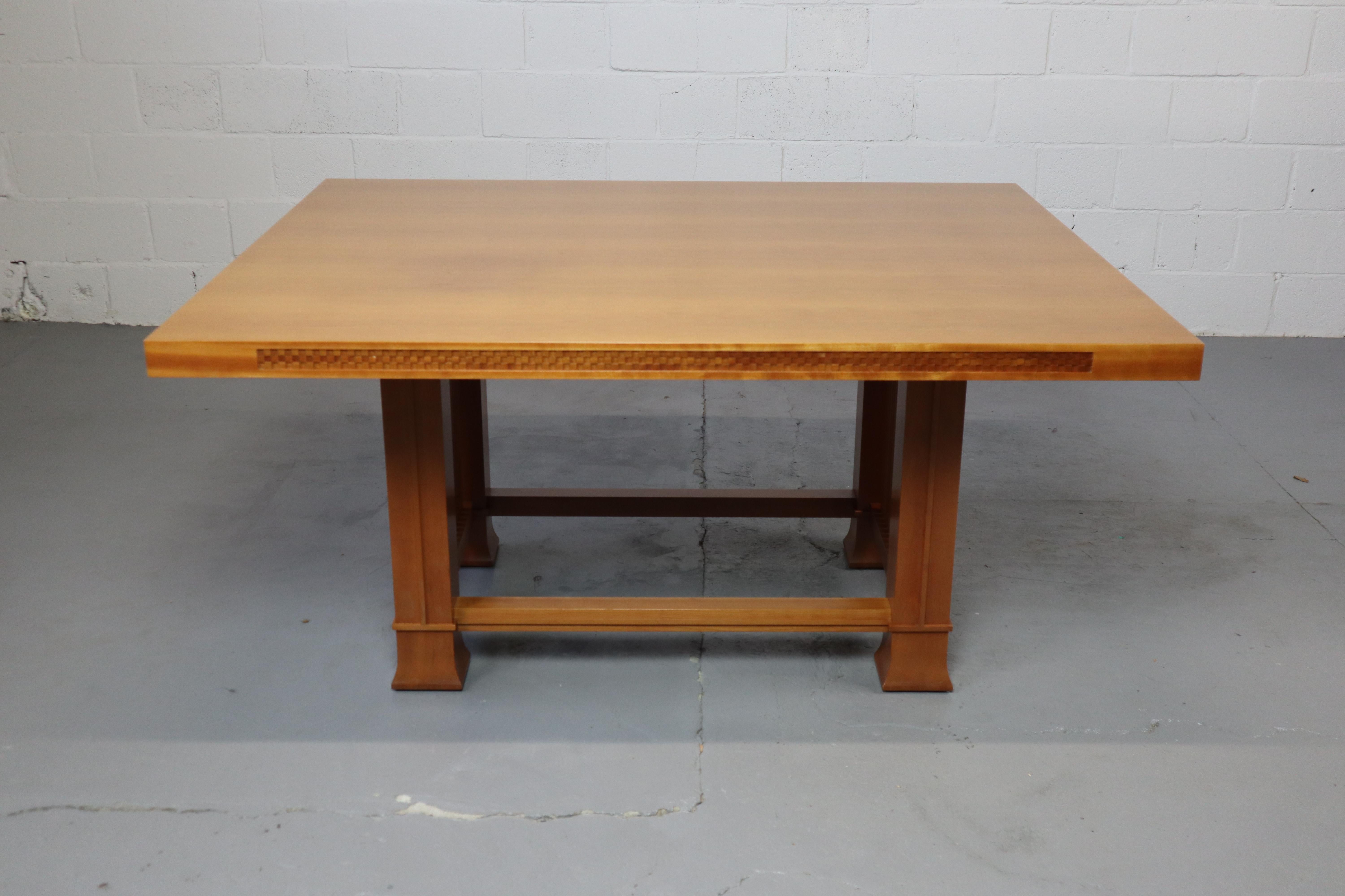 Husser 615 dining table by Frank Lloyd Wright and manufactured by Cassina For Sale 7