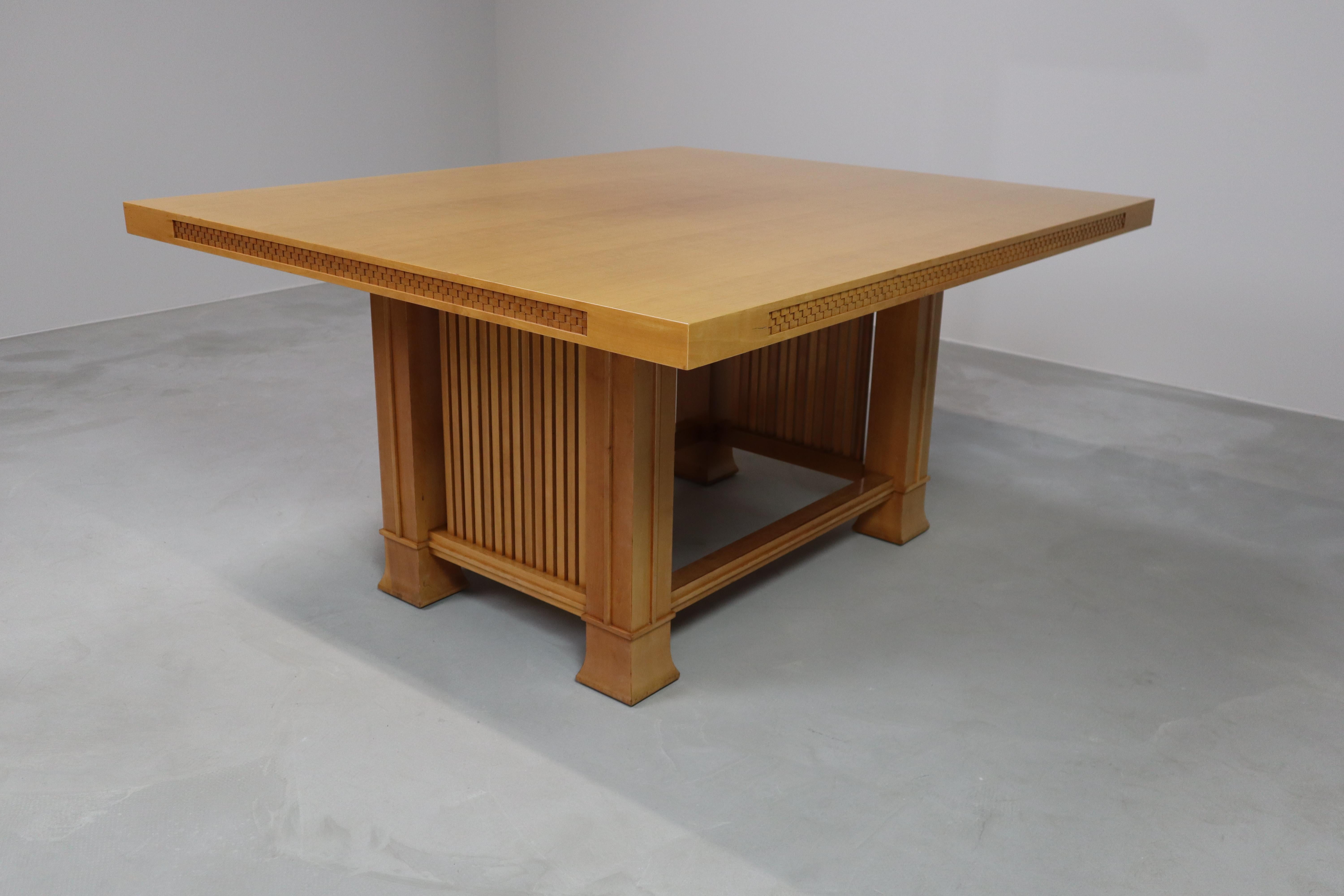 Husser 615 Esstisch von Frank Lloyd Wright, hergestellt von Cassina im Angebot 7