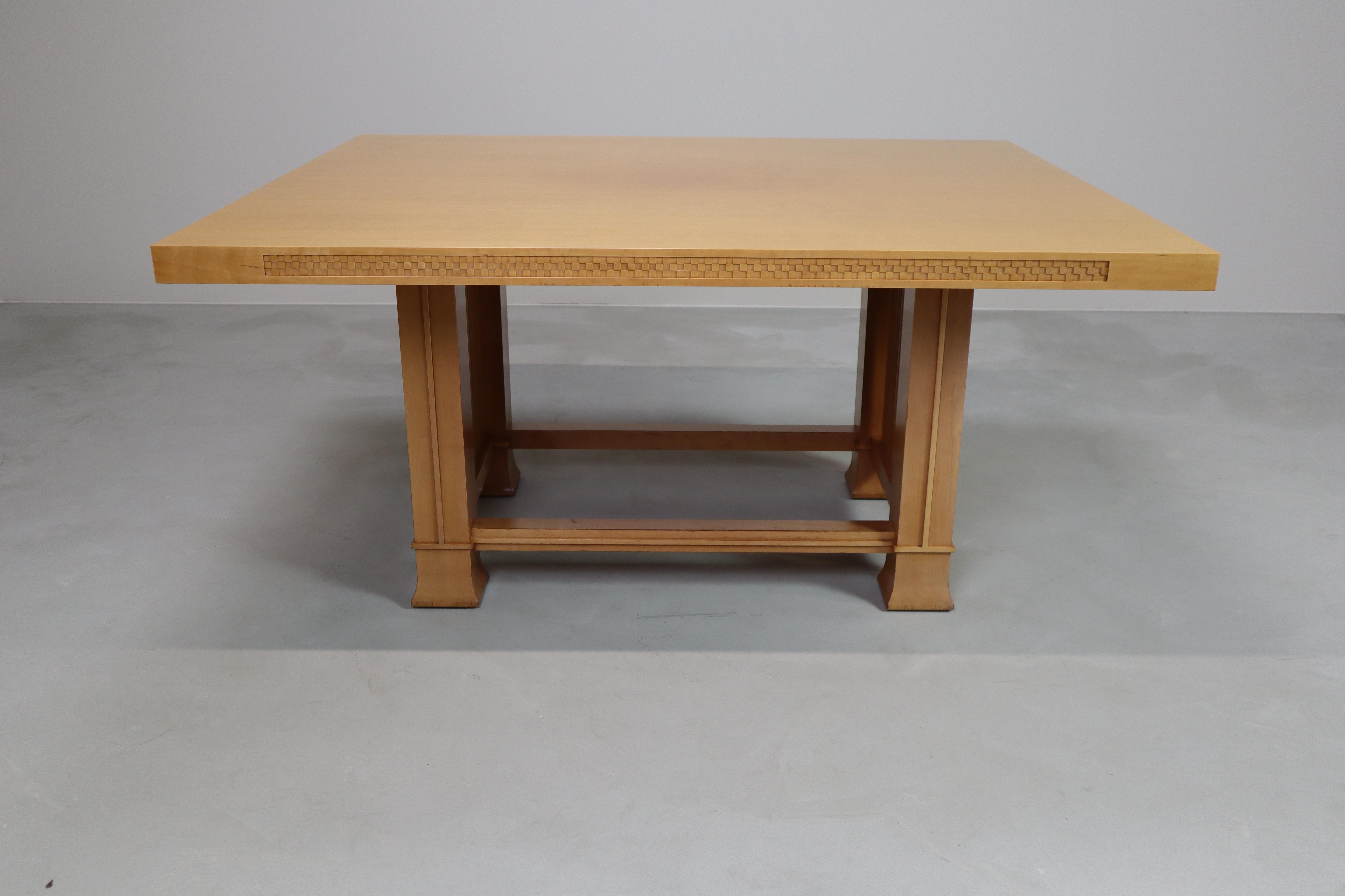 Husser 615 Esstisch von Frank Lloyd Wright, hergestellt von Cassina im Angebot 8