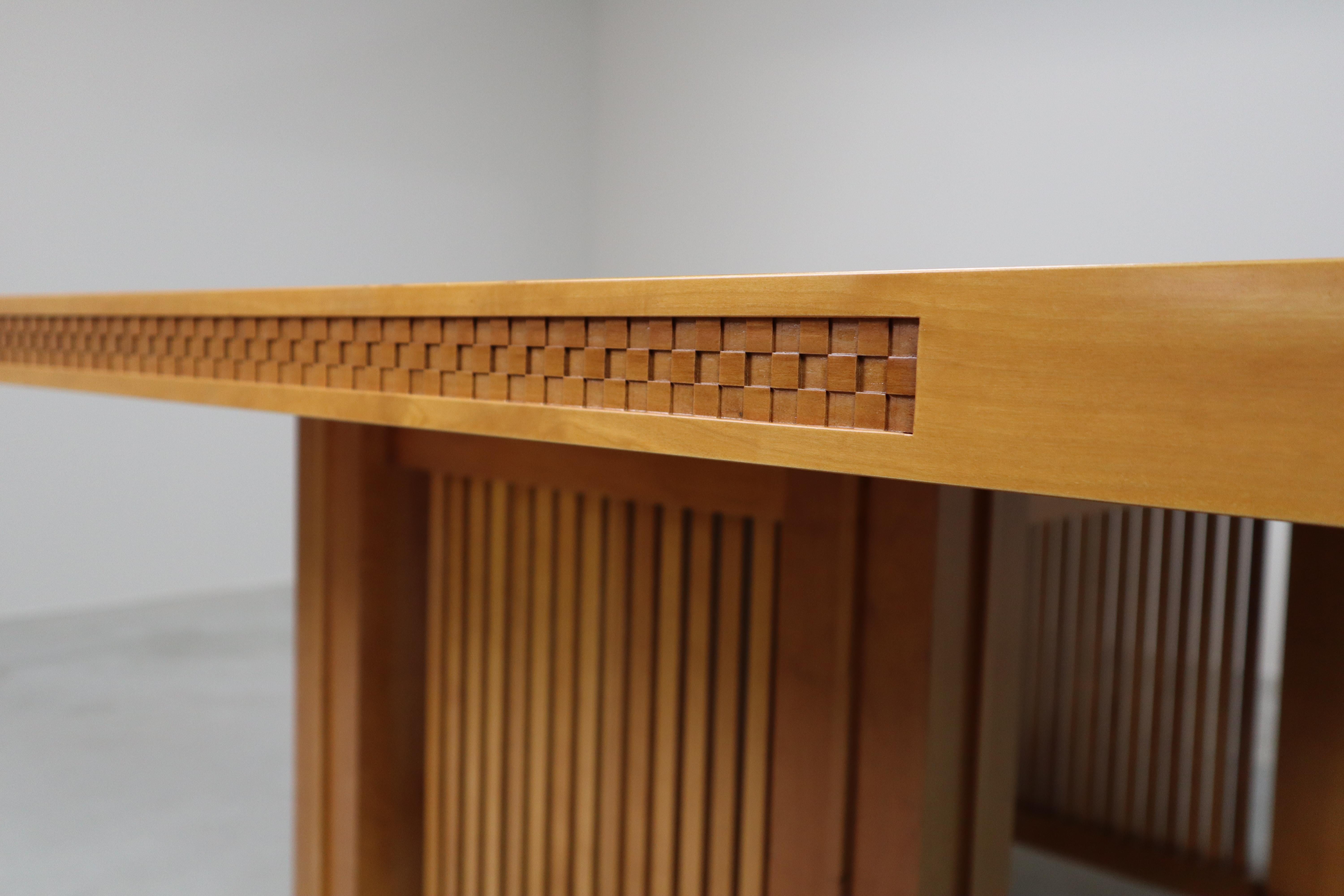 Husser 615 Esstisch von Frank Lloyd Wright, hergestellt von Cassina (Italienisch) im Angebot