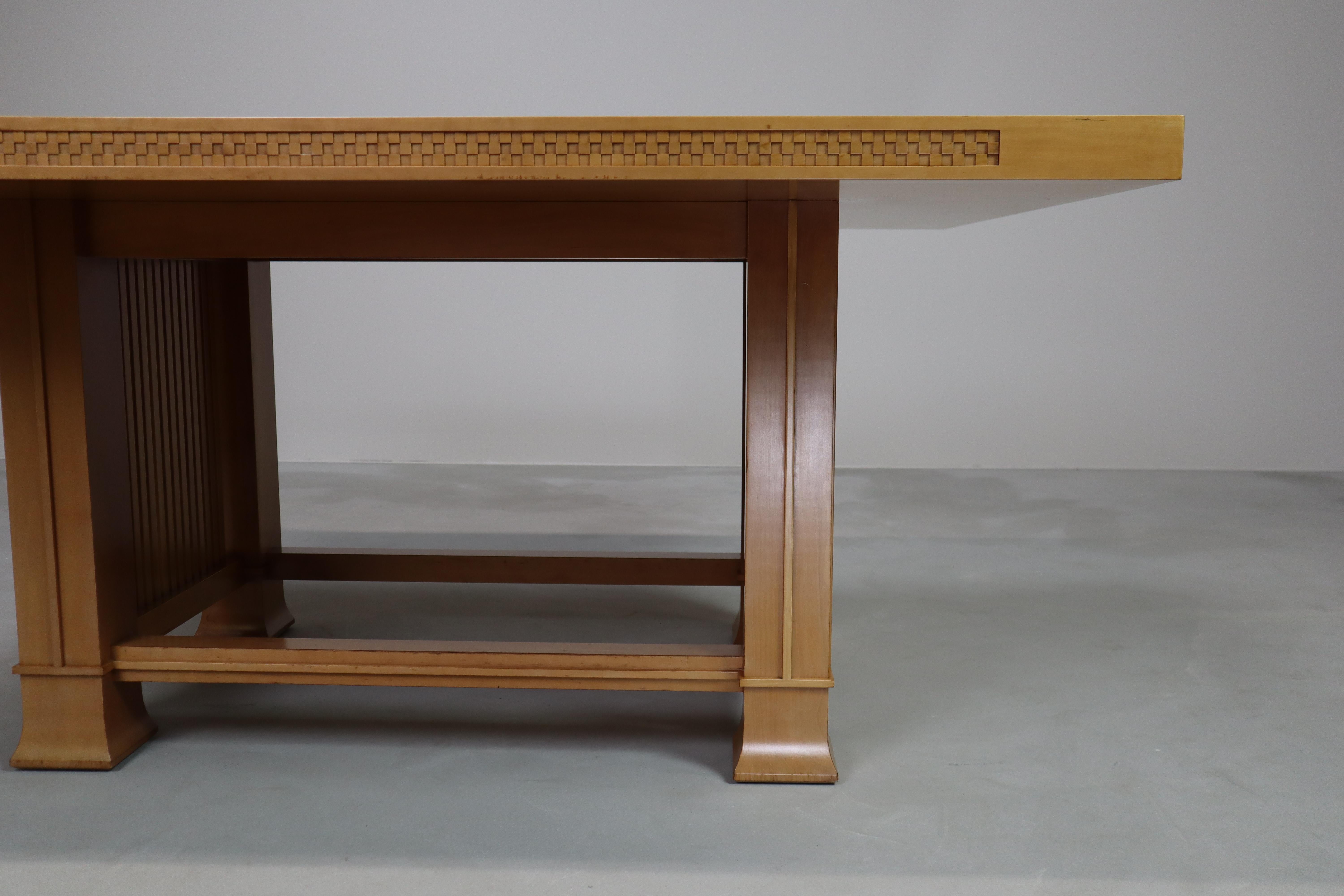 Husser 615 Esstisch von Frank Lloyd Wright, hergestellt von Cassina (Ende des 20. Jahrhunderts) im Angebot